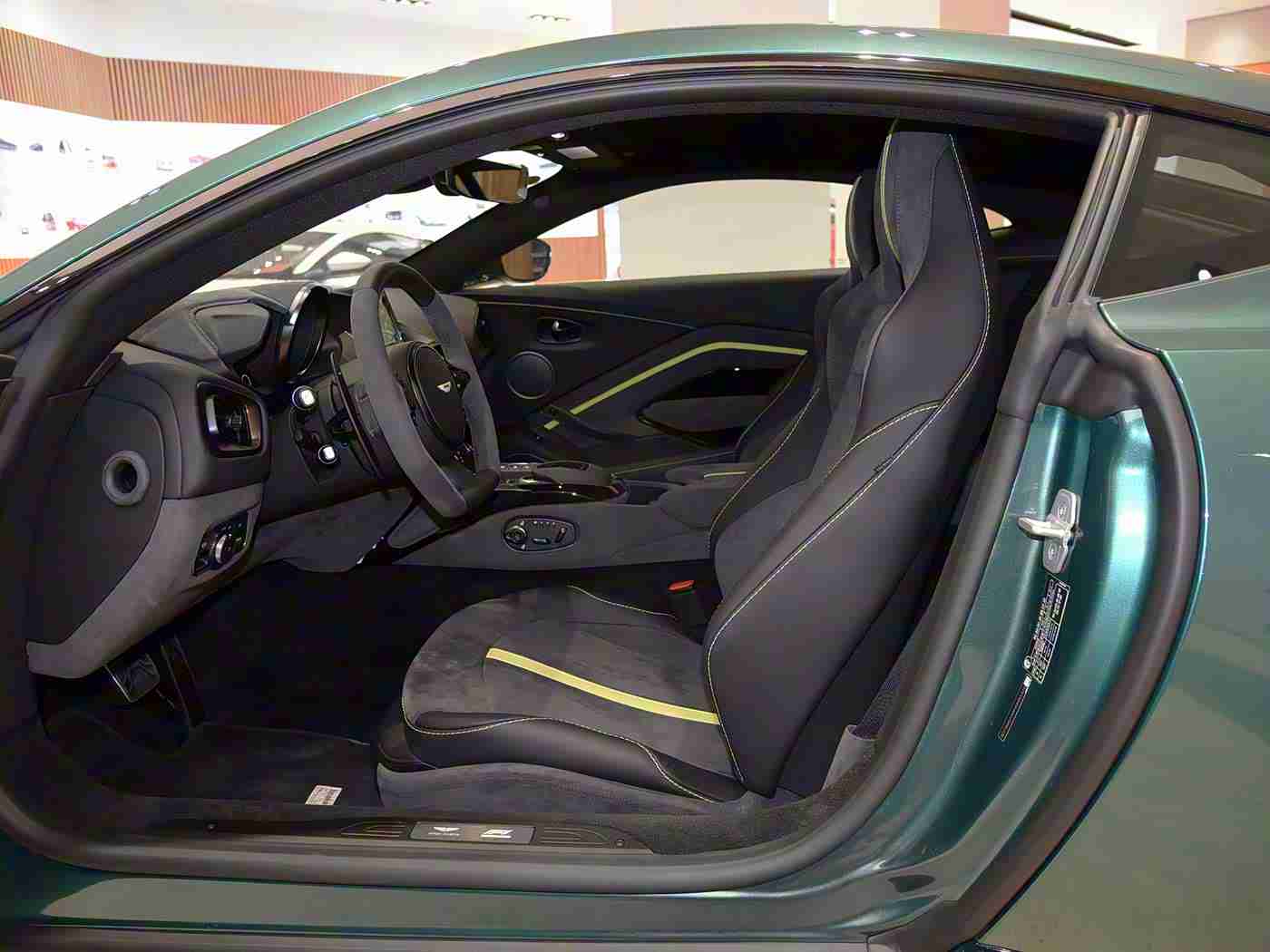 四位少妇按摩记：都市车主新宠：汽车按摩功能缓解驾驶疲劳，提升生活品质-3