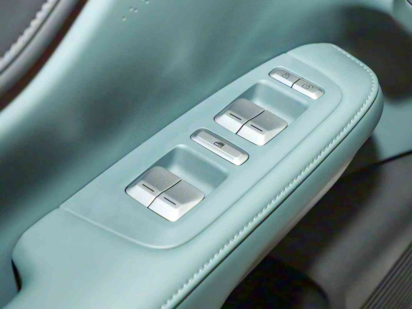 国产性av：潮流驾驭，价格亲民，国产中型轿车引领新风尚-2