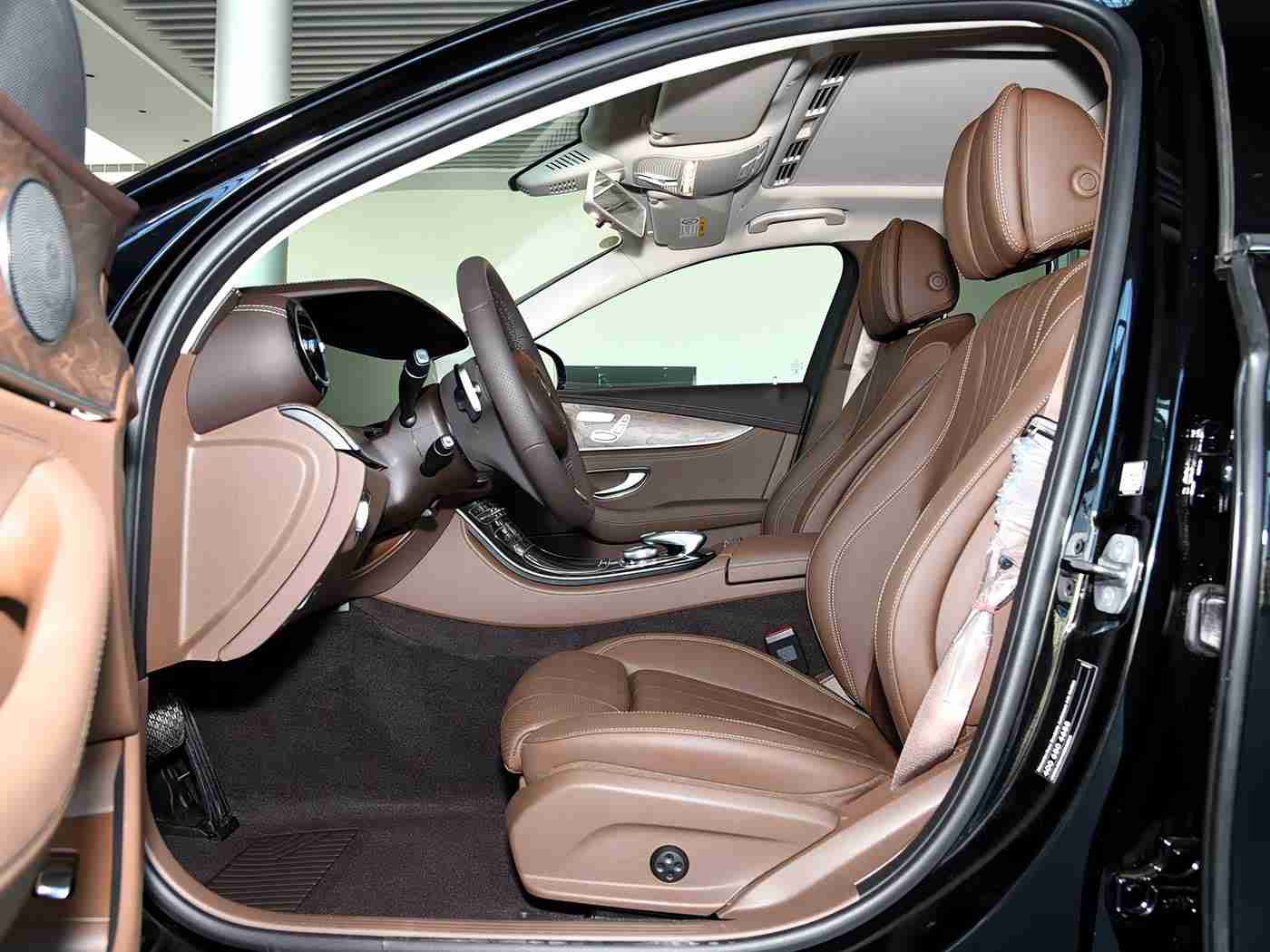 男人艹女人软件：汽车应用“男人艹女人”引领智能化潮流，创新技术打造安全便捷驾驶体验-3