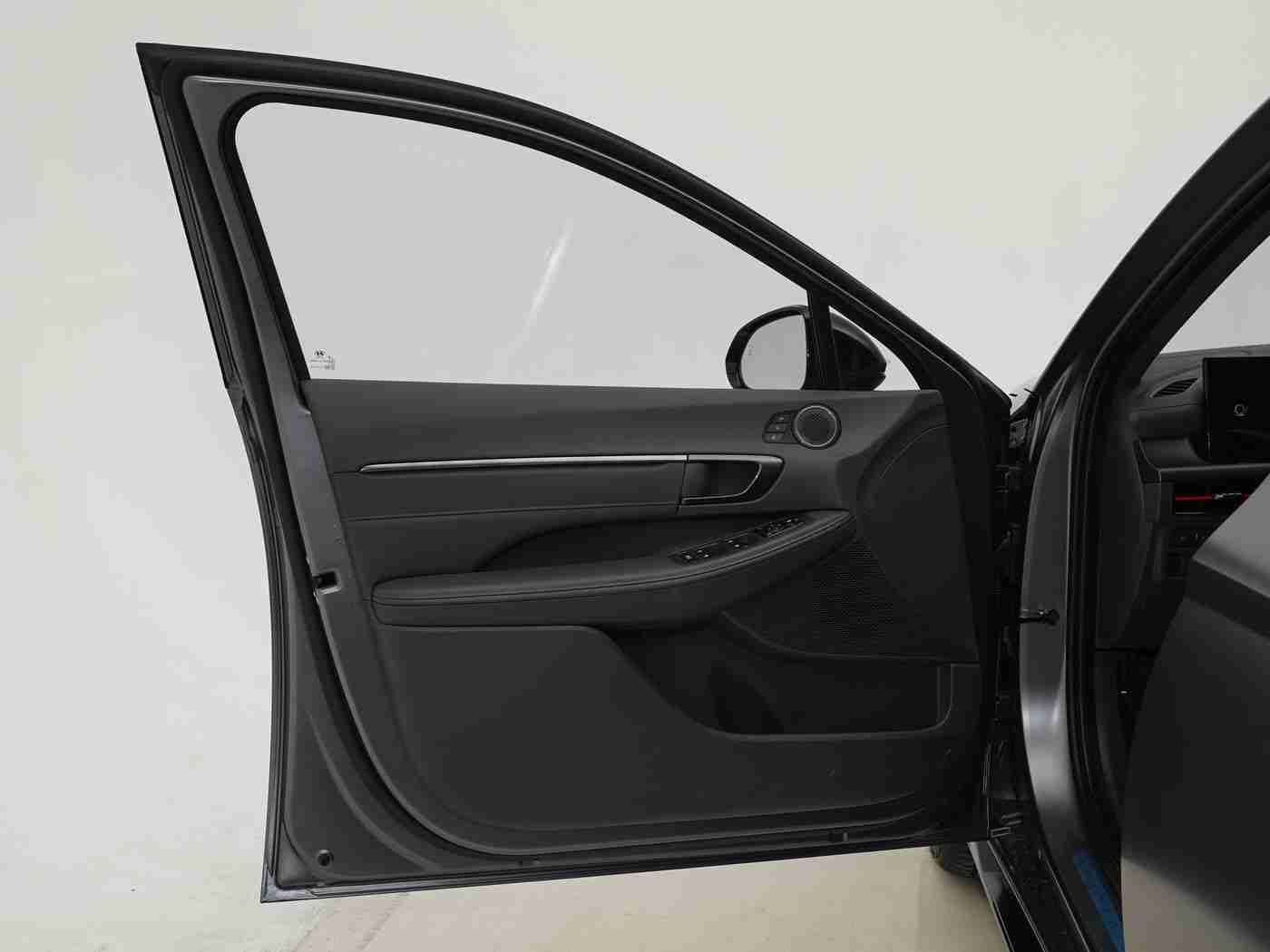 XDEVIOS中文免费版安装2.4.6在线：智能驾驶新篇章：XDEVIOS免费升级，车主体验升级，安全便捷再升级-4