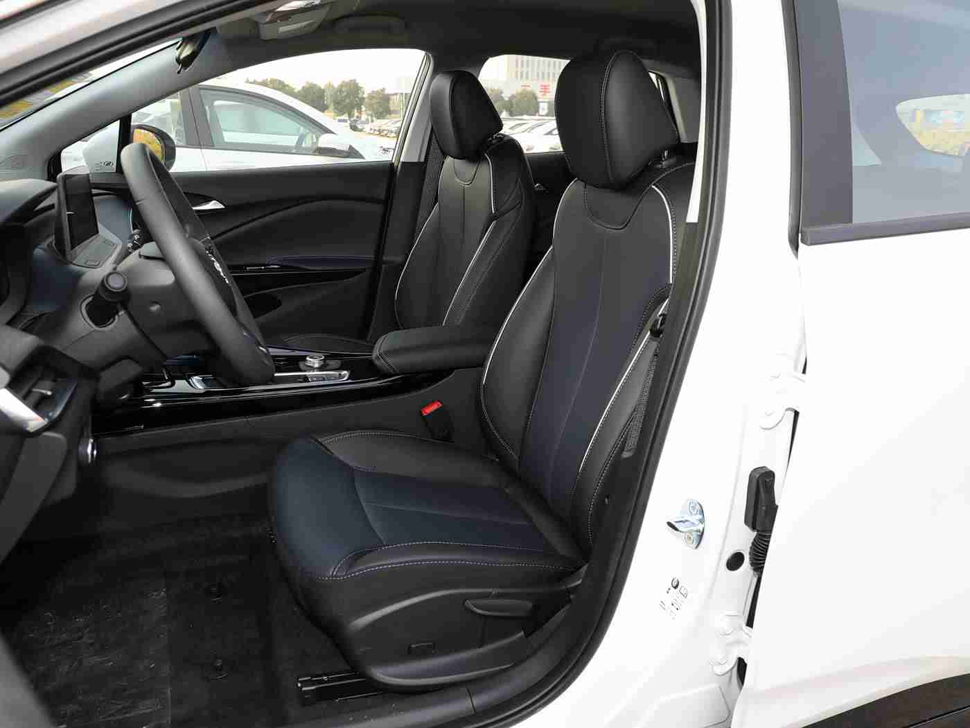 男捅女APP：智能导航社交娱乐三合一，“男捅女APP”助力汽车行业变革新篇章-4