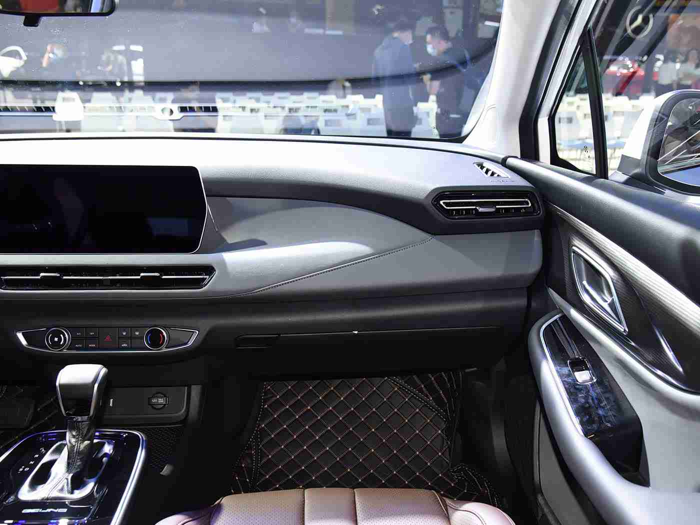 色多多污：“色彩斑斓新潮流，智能环保领航者：揭秘即将上市的创新汽车”-1