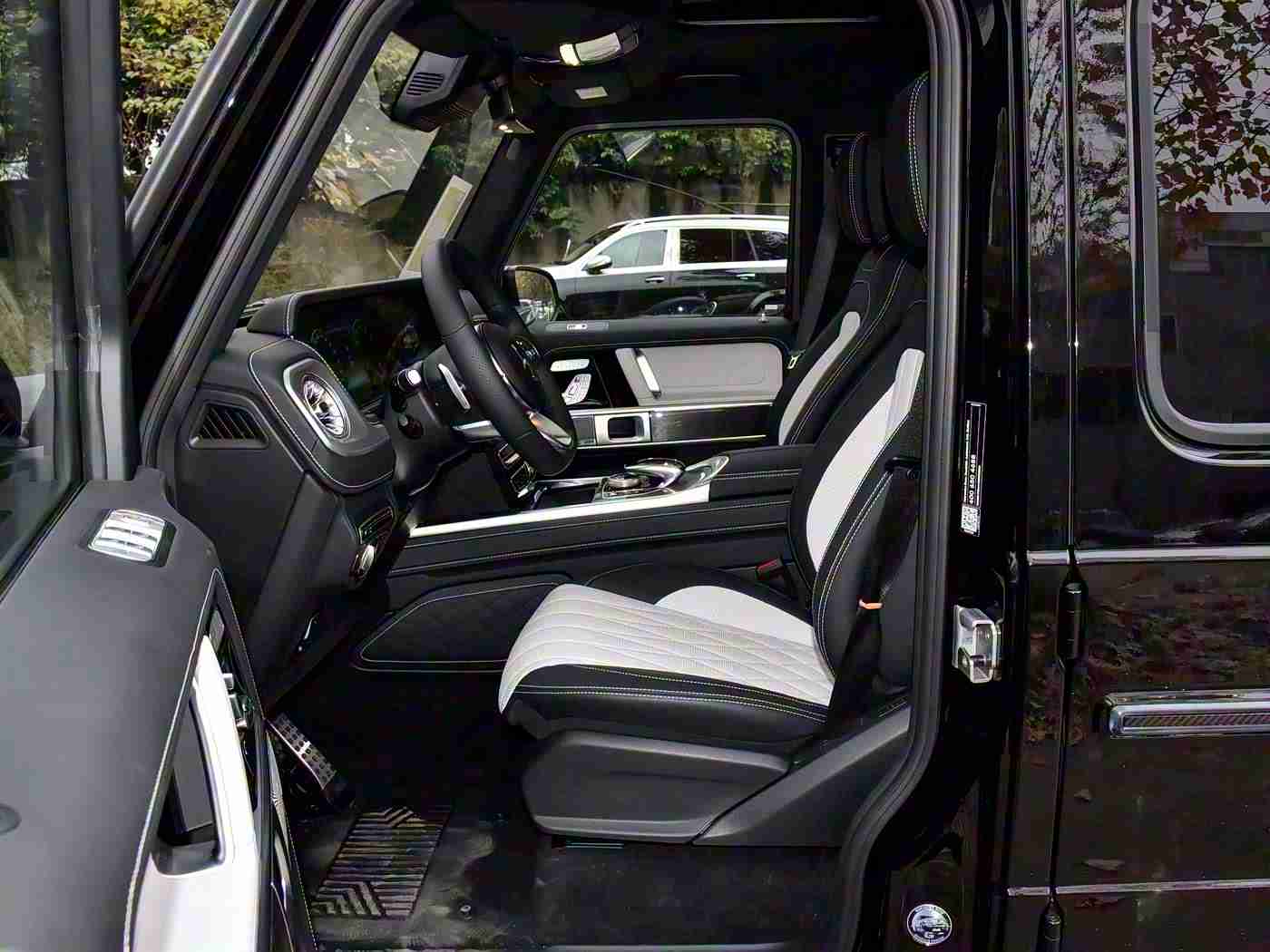 大学生超帅GayXXXX:校园风采:汽车文化热潮席卷,青春学子演绎改装与赛车传奇-3