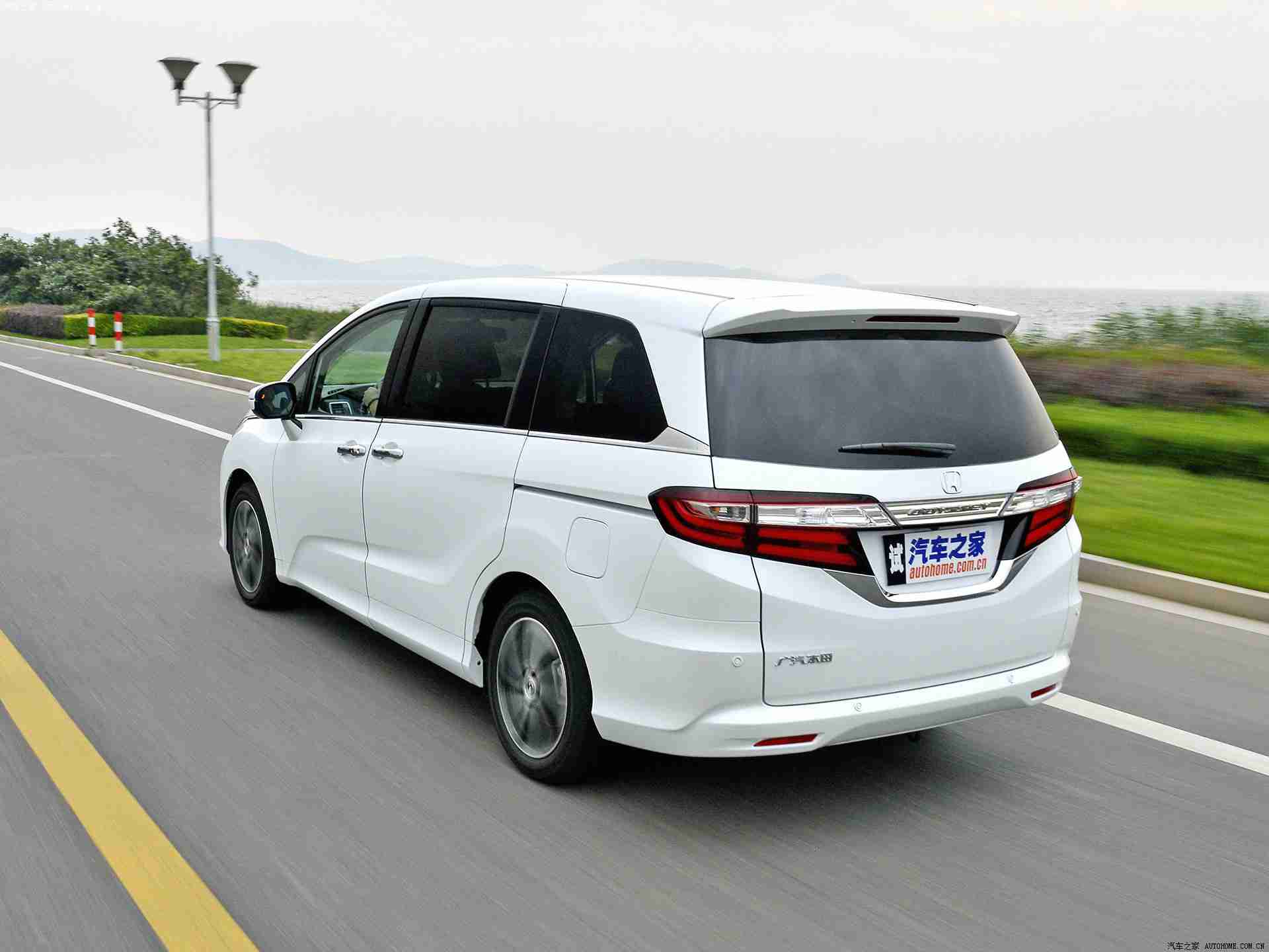 国产成人激情：时尚跨界，动心出击：10万内新锐SUV，市场新宠惊艳亮相！-1