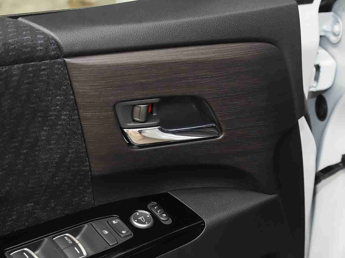 ssis698:新能源汽车领航者:ssis698亮相,智能环保设计引领未来出行潮流-5