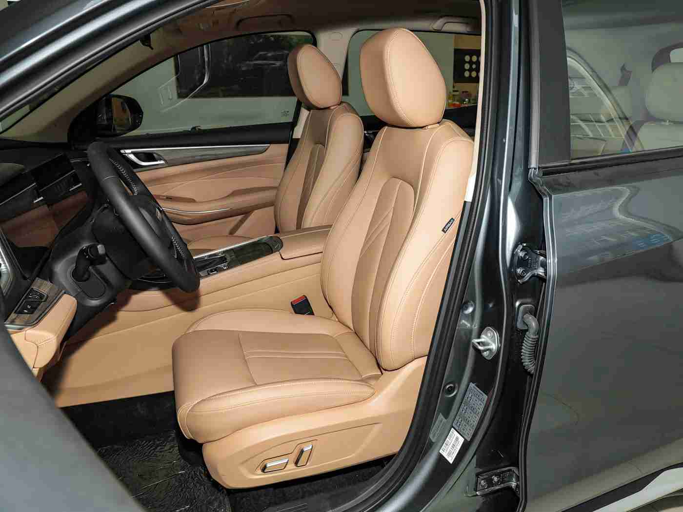 好 色 先 生·TV：时尚动感，科技安全，全新SUV“好色先生”惊艳亮相，引领潮流出行新风尚”-2