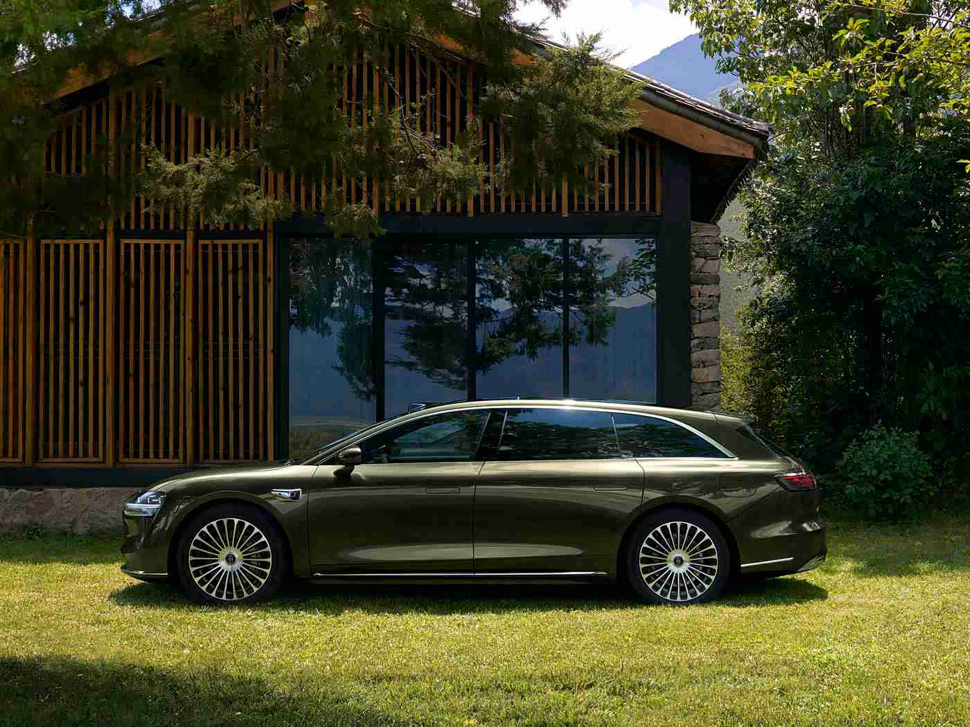 日本BDsM折磨Xx：创新环保领航，日本汽车品牌惊艳亮相，新型混动智能汽车备受瞩目-2