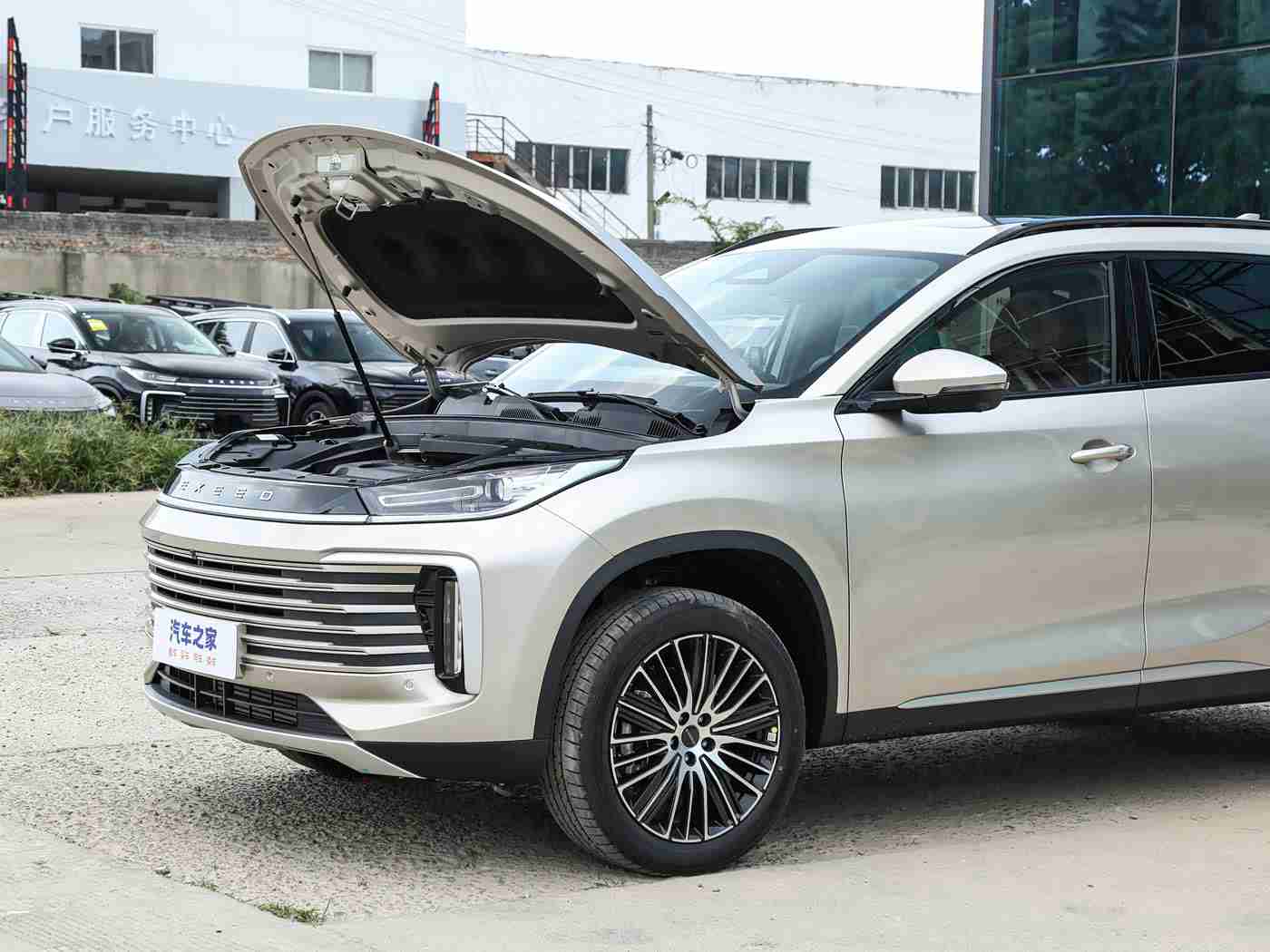 男生和女生一起差差差轮滑鞋：新能源汽车新宠儿：“差差差轮滑鞋”亮相，时尚环保，驾驶体验独特-2