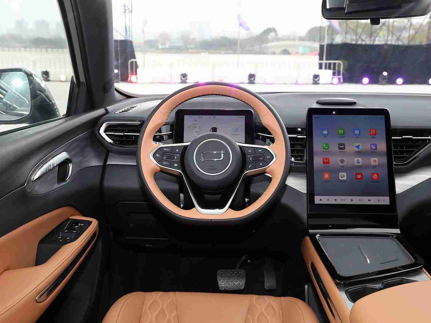 黄应用：导航智控，安全无忧，未来出行新篇章-5