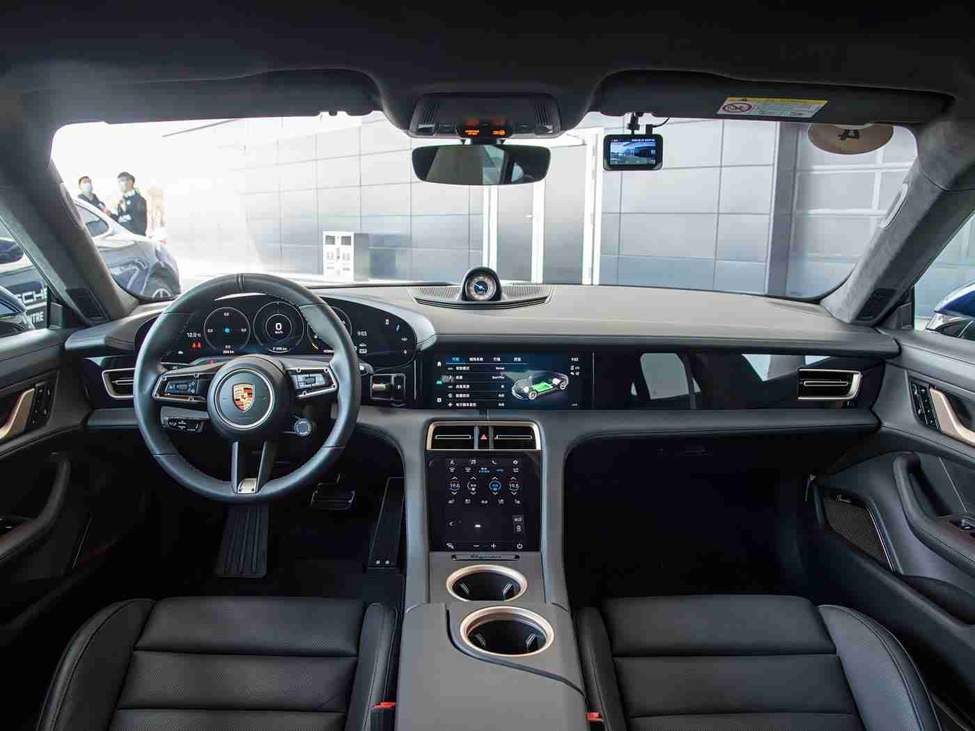 人性与动交zzzzBBBB：科技融心，驾驭未来——人机和谐共筑智能驾境-2