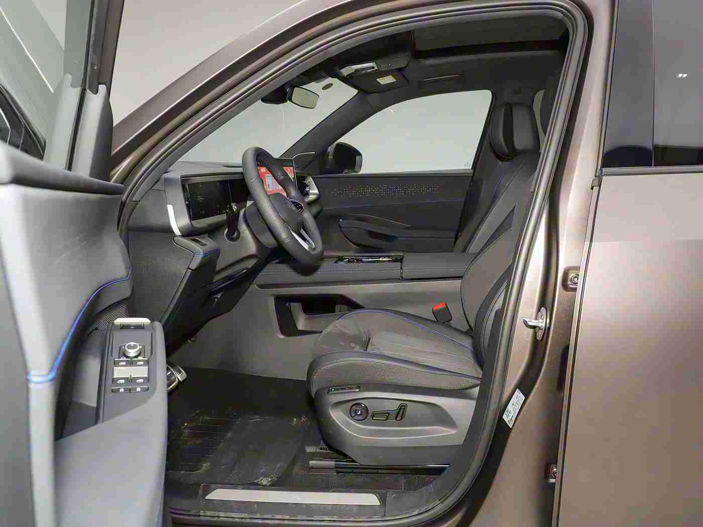 罚坐三角架尖尖可以坐一晚上吗：汽车悬挂三角架尖尖安全性探讨：行车安全与舒适性双重保障-3