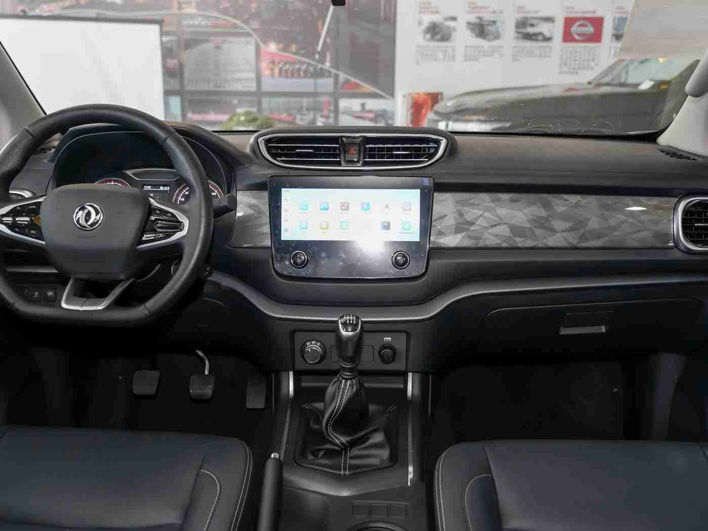 人性与动交zzzzBBBB：科技融心，驾驭未来——人机和谐共筑智能驾境-4