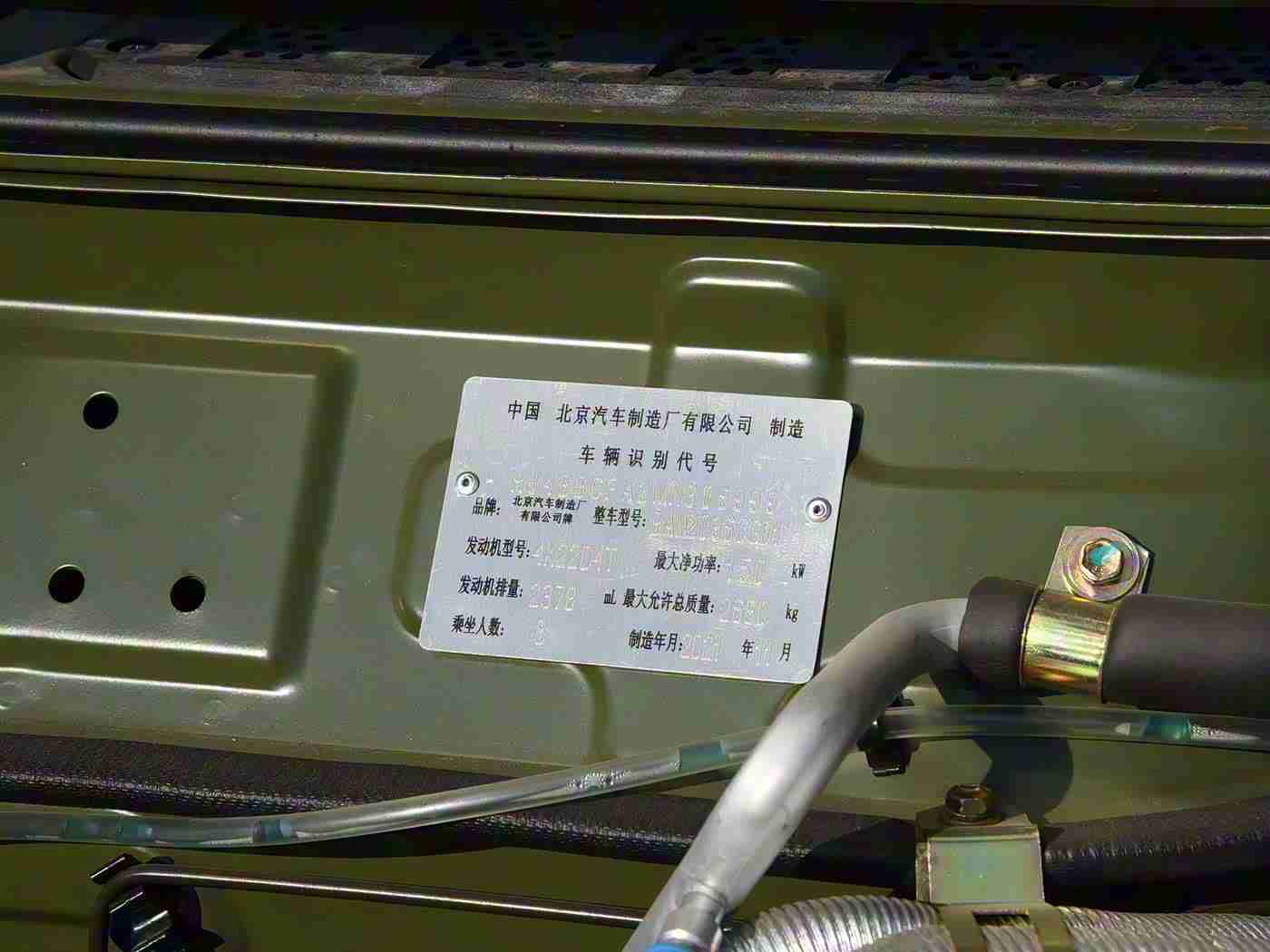 美女扒开屁股：新能源汽车环保实用大揭秘：美女街头创意展示引关注-1