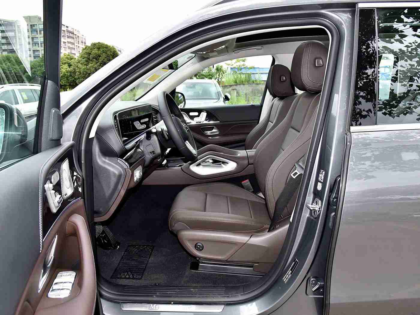 东京热成人APP下载：汽车资讯一手掌握，驾驶技巧助力安全出行——探索全面实用的汽车资讯应用新体验-1