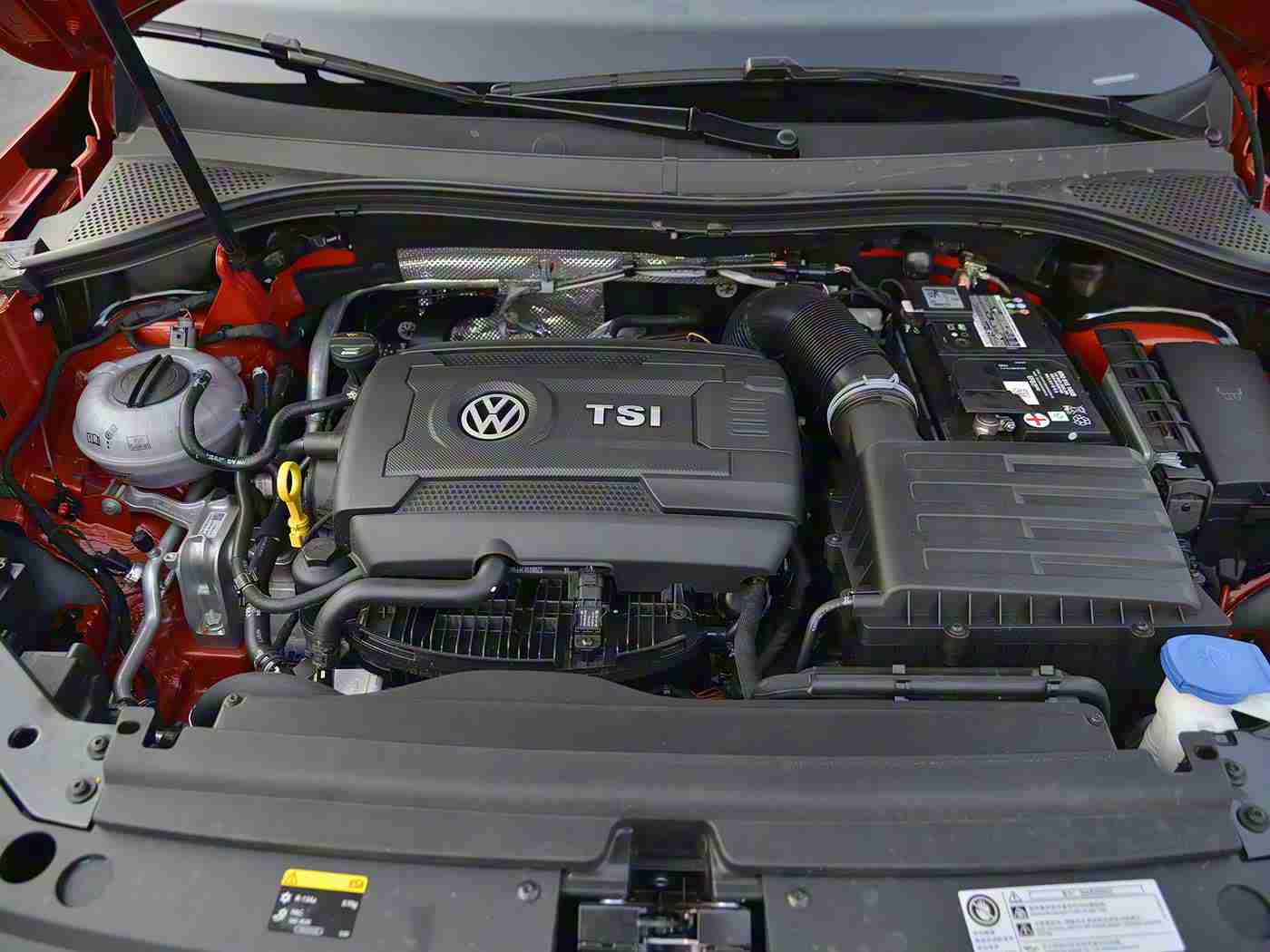 妈妈孩儿小马拉大车：涡轮动力小身材，家庭出行新选择：揭秘新型汽车独特优势-3