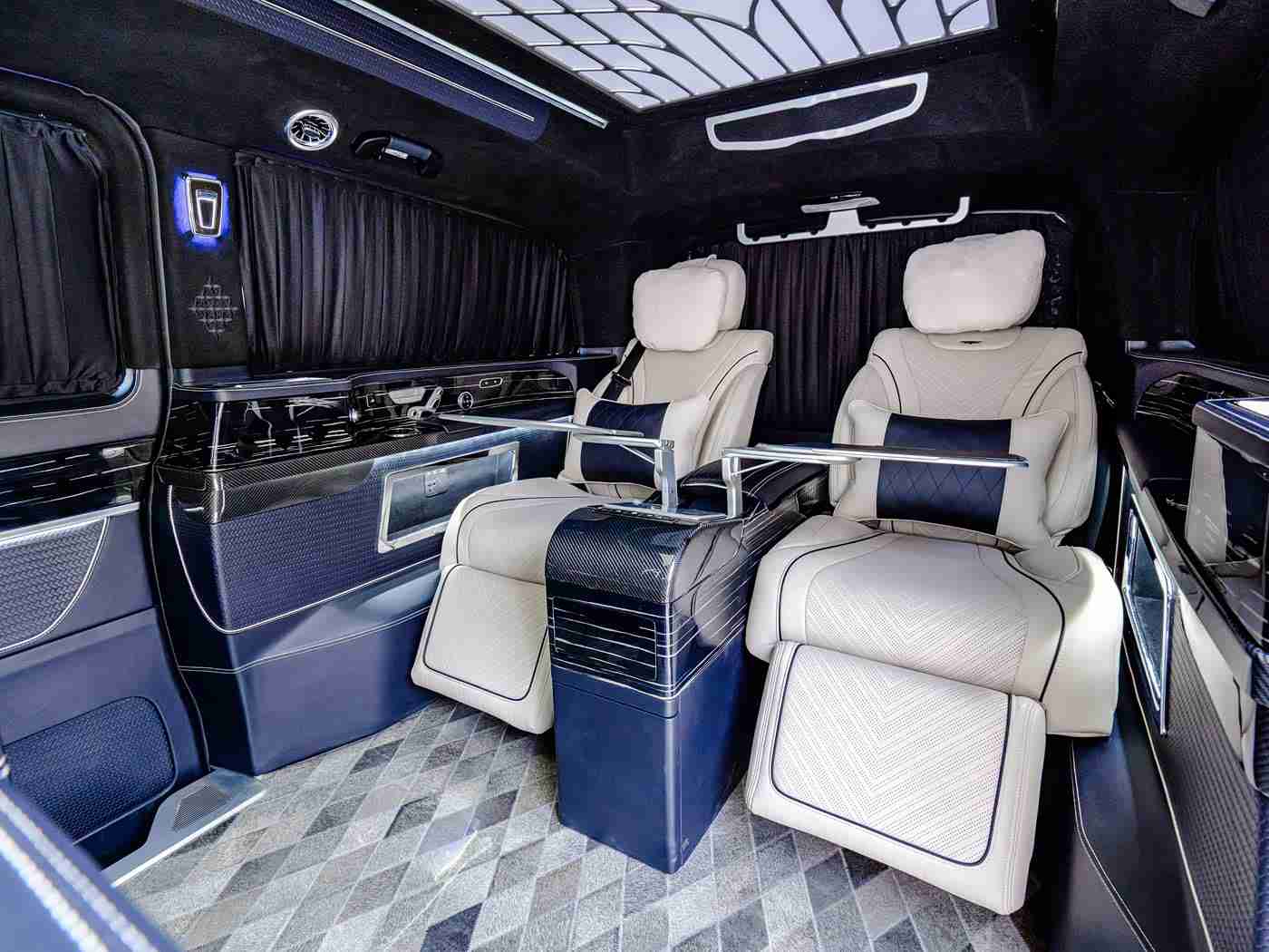 欧美大白屁股：动感流线，速度之翼，演绎未来车界风采-1