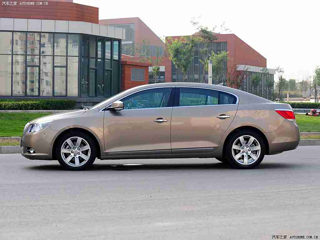 红桃38.47：探寻极致驾驶乐趣：红桃38.47豪华性能轿车引领高端市场新风尚-5