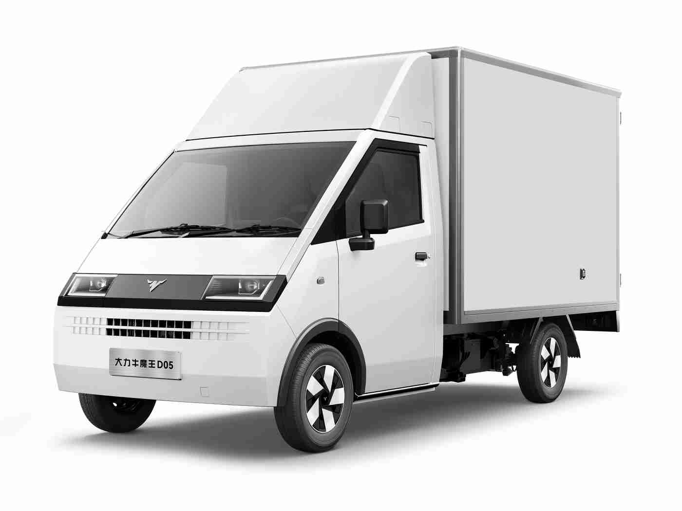 商务旅行中戴绿色帽子的老板同行台词：绿色动力，智能领航，商务出行新风尚-2