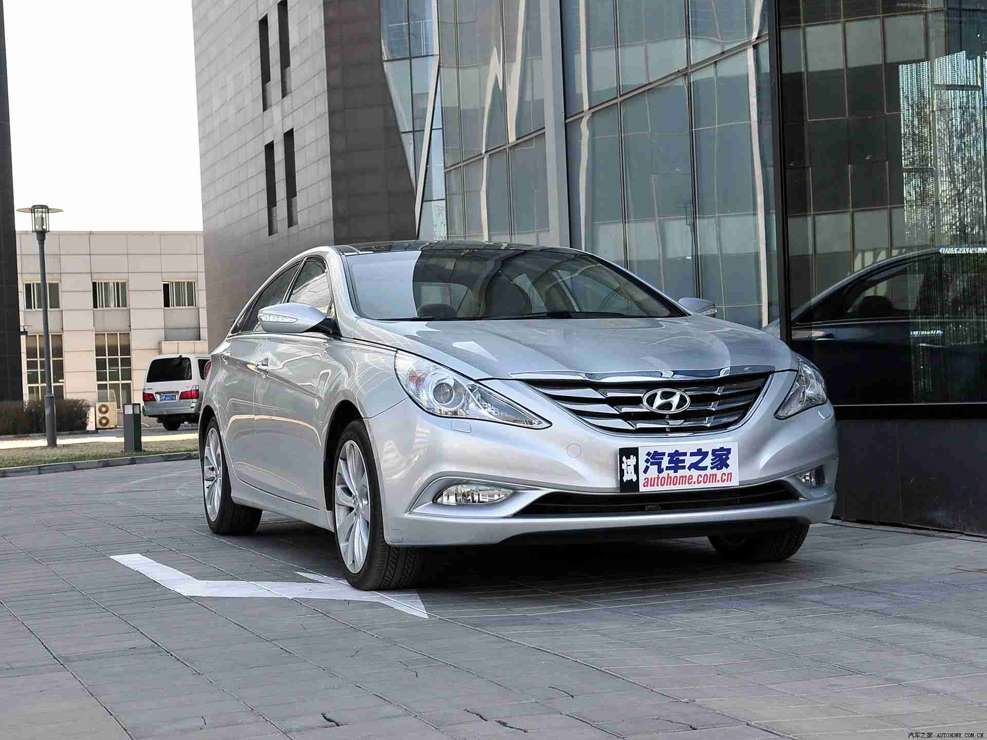 国精产品一区一区三区有限公司杨：绿色先锋，智驱未来——引领新能源汽车潮流的环保新篇章-4