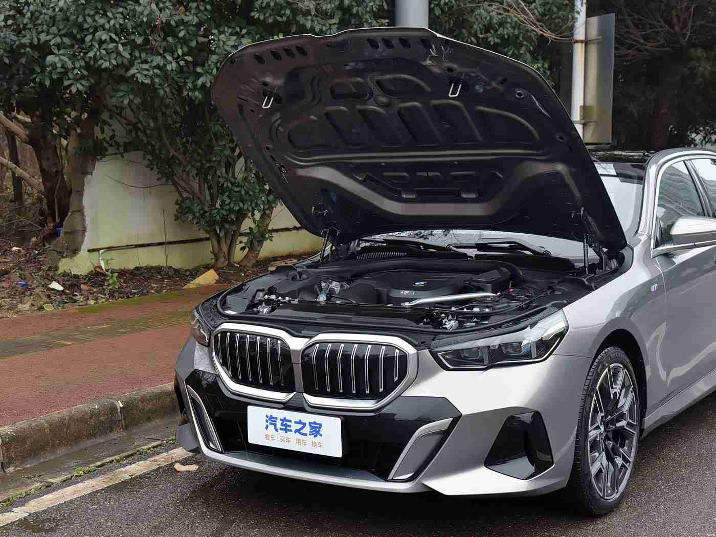 国精产品一区一区三区四川：国精汽车在川销量攀升，多款车型受热捧，助力四川绿色出行-3