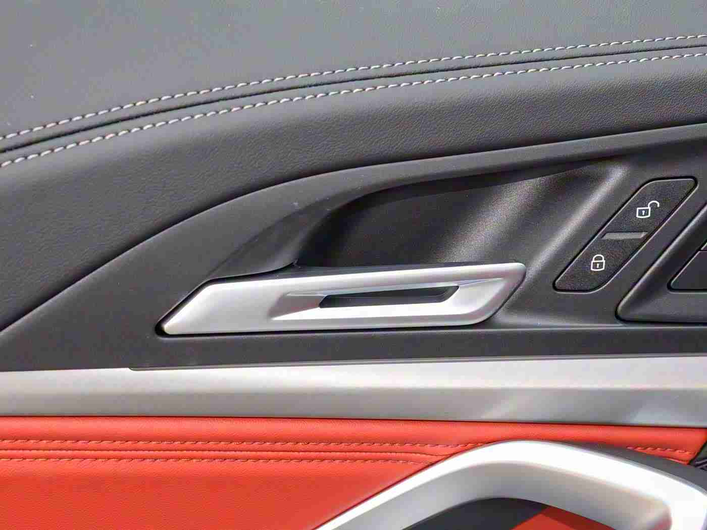 黄色软件免费下载3.0.3每天更新：新能源汽车资讯新锐，每日更新解析行业动态，揭秘特斯拉Model Y等热门车型-3