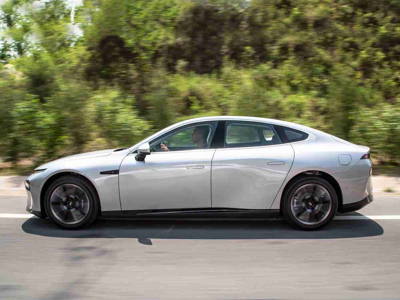 石原莉奈被强制69XX：石原莉奈全新车型惊艳亮相，性能卓越设计独特，引领行业新标杆-2