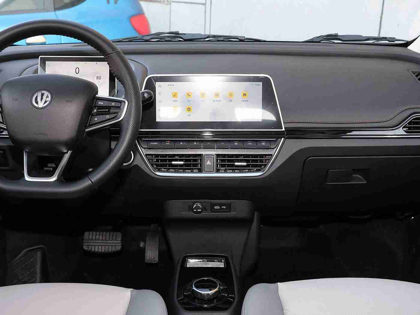 一级调色大片的经典实例图片：汽车色彩魅力大放异彩：一级调色大片揭示汽车营销新篇章-1