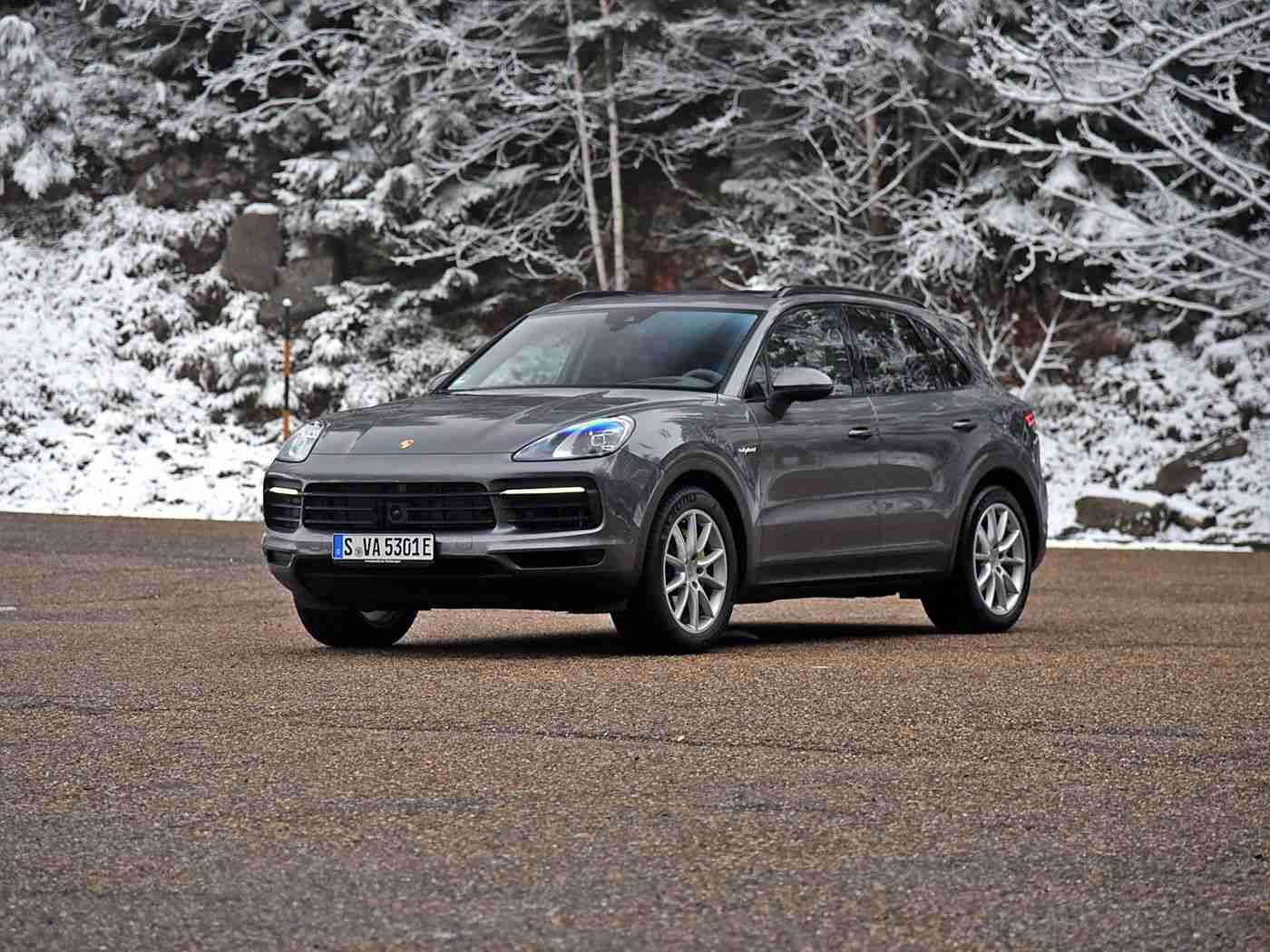 刷子刷脚心+折磨+抹油+哭喊:汽车保养新潮流:神奇“脚心刷”走红网络,体验独特引发热议-4