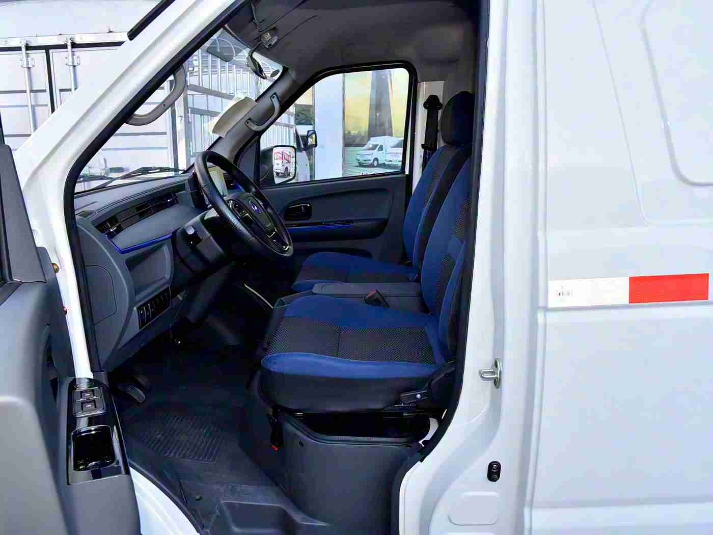 娇妻半推半就3p了：全新3P概念汽车惊艳亮相，融合动力操控舒适，开启浪漫驾驶新体验-2