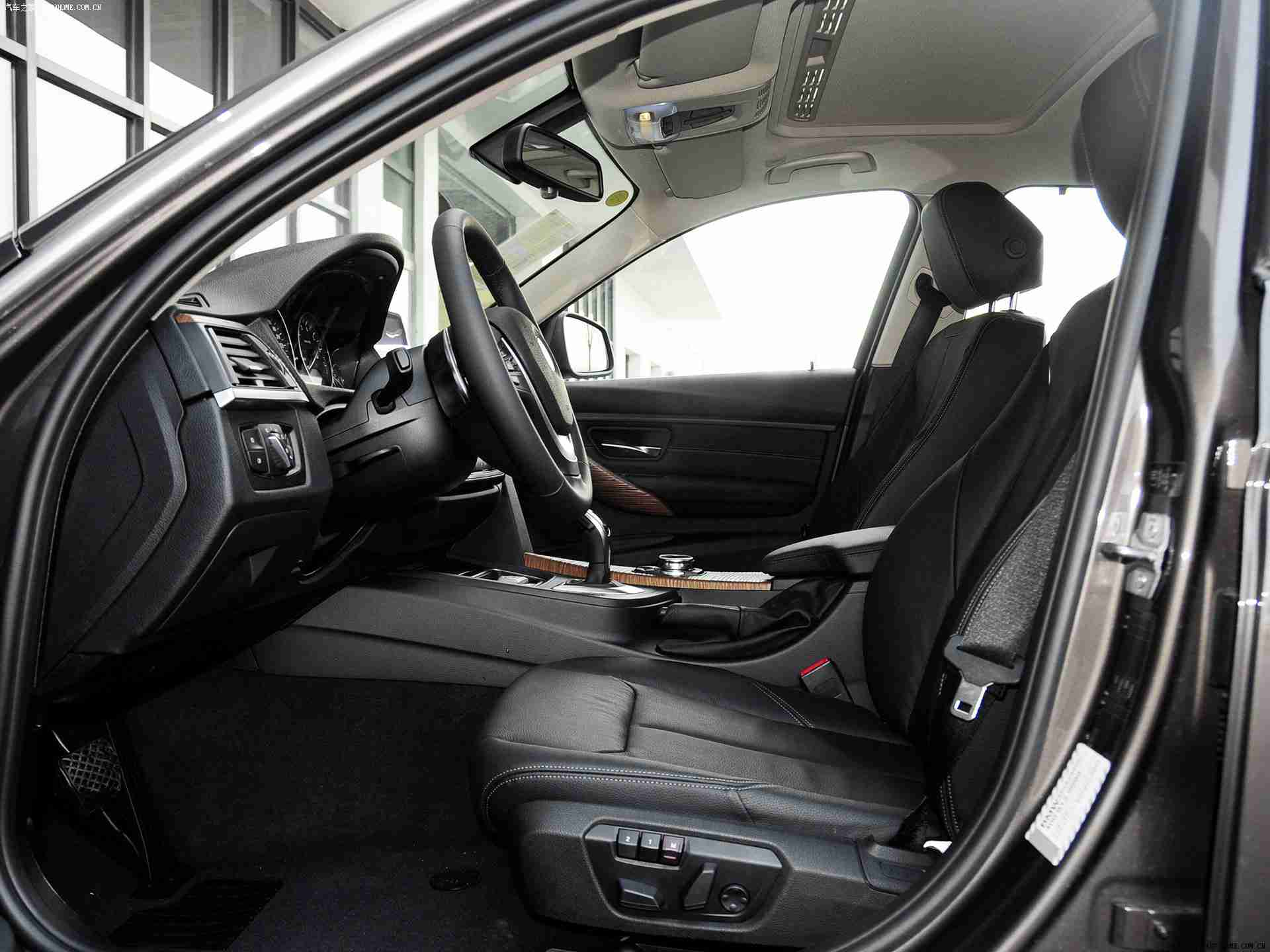 亚洲狼人综合干：亚洲狼人独领风骚，高性能豪华配置引领市场潮流-1