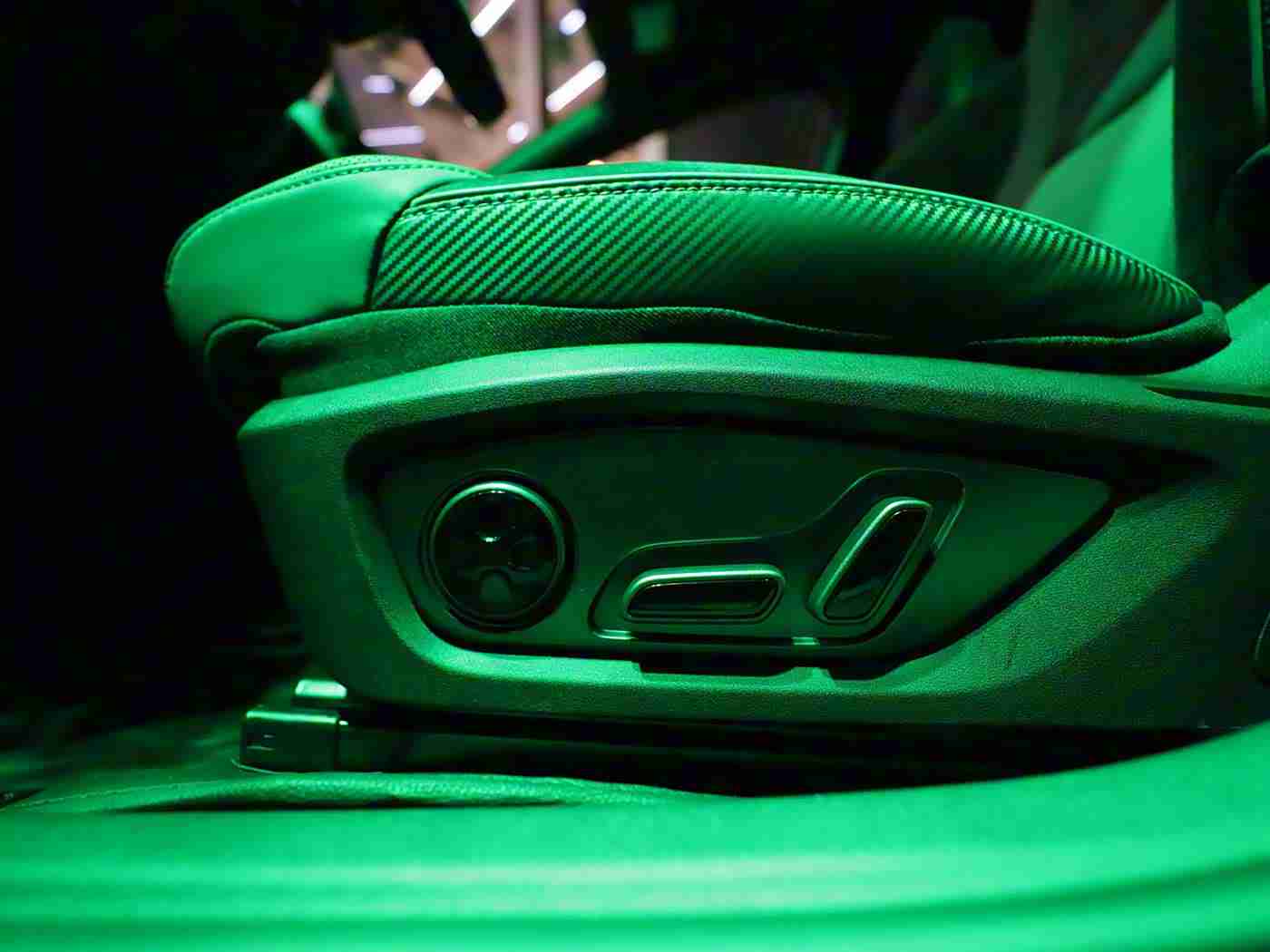 搞鸡APP：智能守护，车生活焕新之旅-2