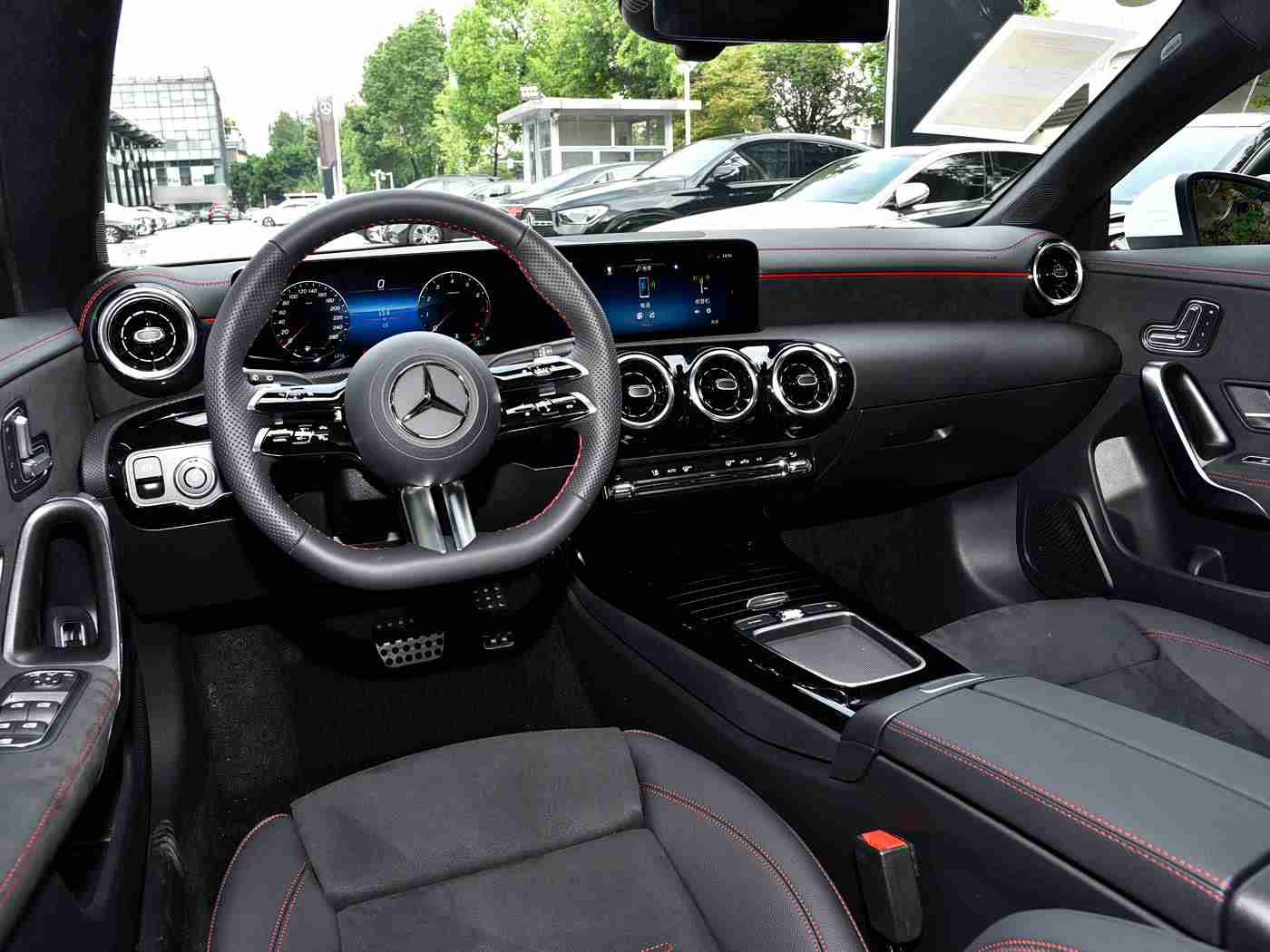 黄三色和绿三色的区别图片：色彩演绎，活力绿与阳光黄，汽车时尚新篇章-1