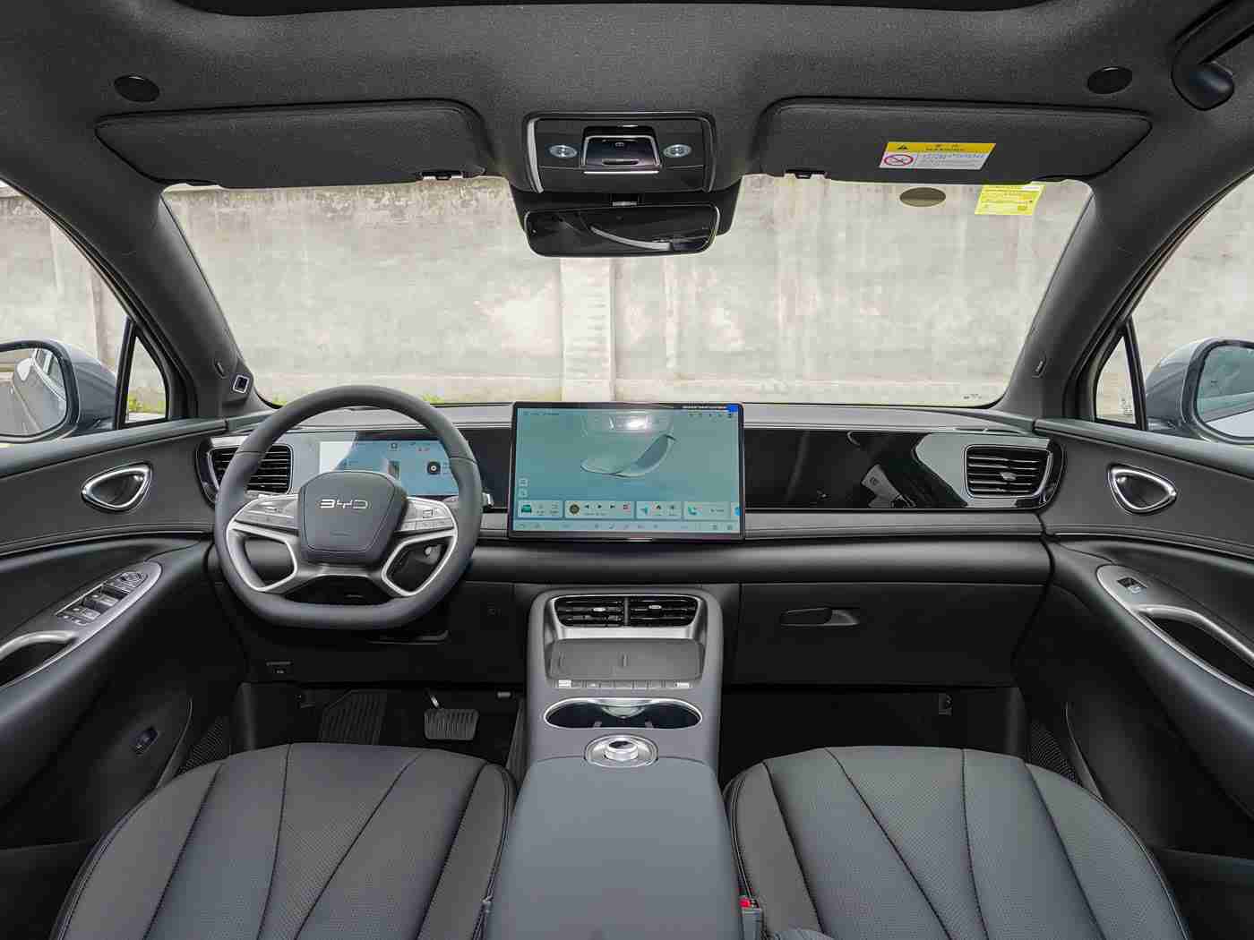 男生和女生一起插插插：汽车行业创新新举措：男女工程师携手“电”启未来，共绘绿色共享新蓝图-2