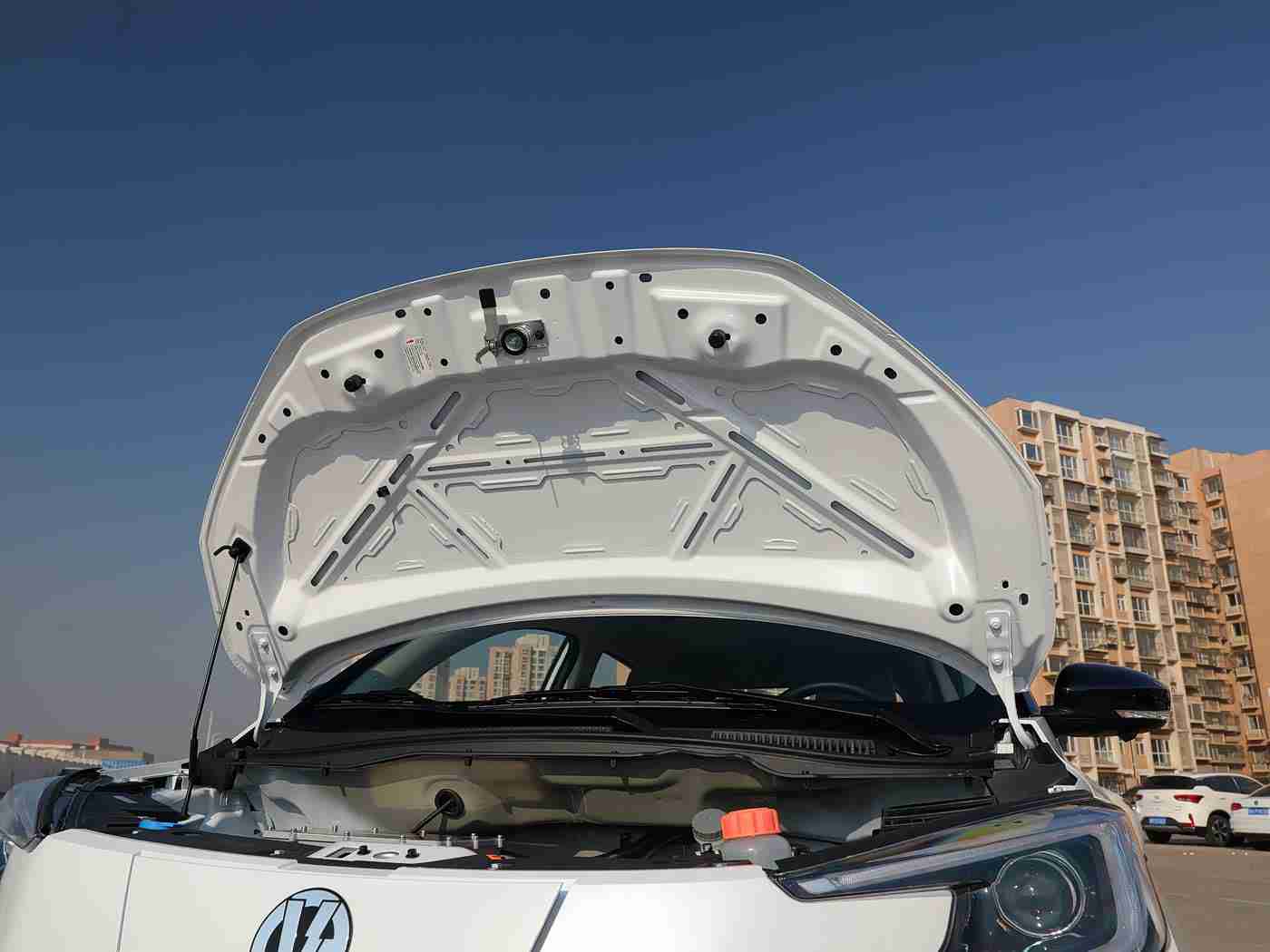 香蕉插进桃子：跨界奇观，水果元素融入设计，“香蕉插进桃子”车型引领汽车潮流-1