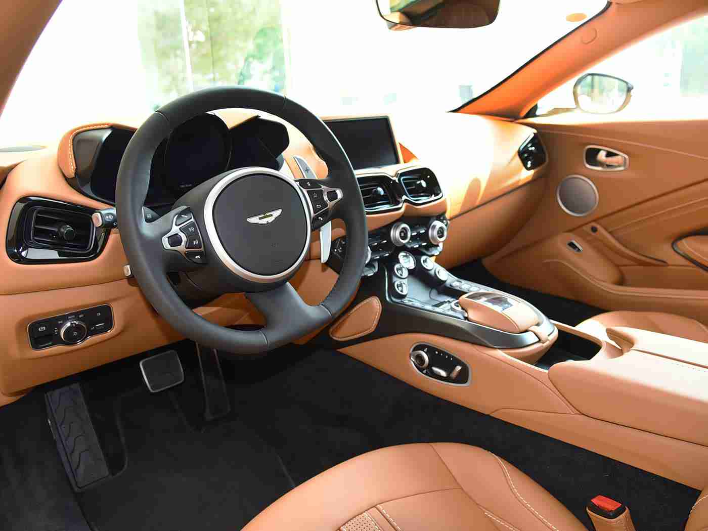 欧美肥臀：创新设计引领潮流，“肥臀”车型颠覆驾驶体验，市场前景广阔备受期待-2