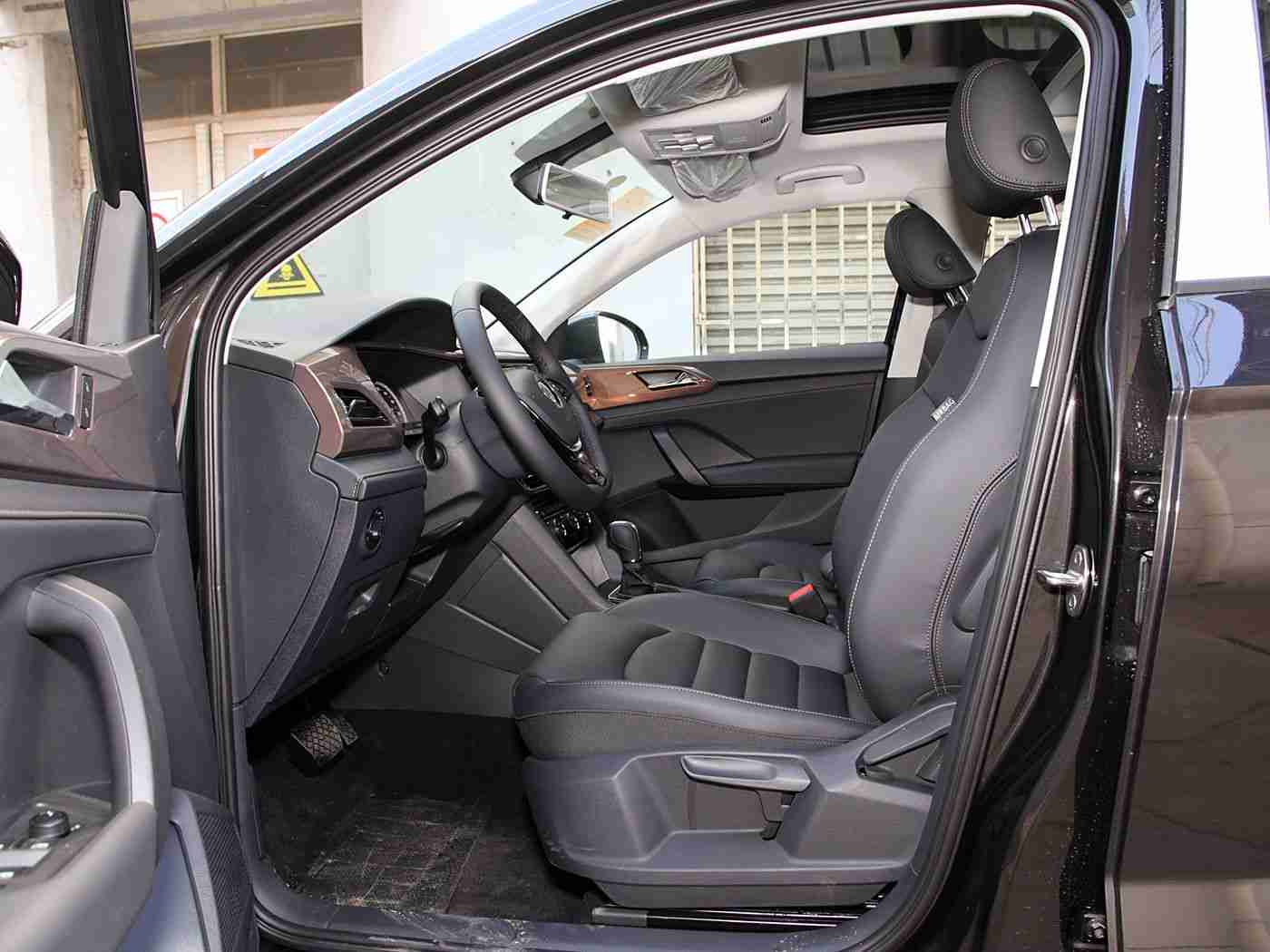 国产乱轮视频：轮动未来，智驾新篇——国产车界独领风骚新锐驾临-1