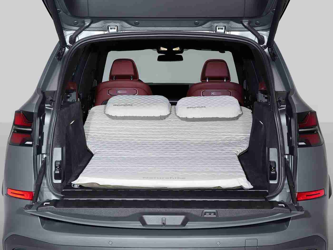 男生女生一起叉叉叉:汽车生活新风尚:男女车主共赴速度与激情之旅-4