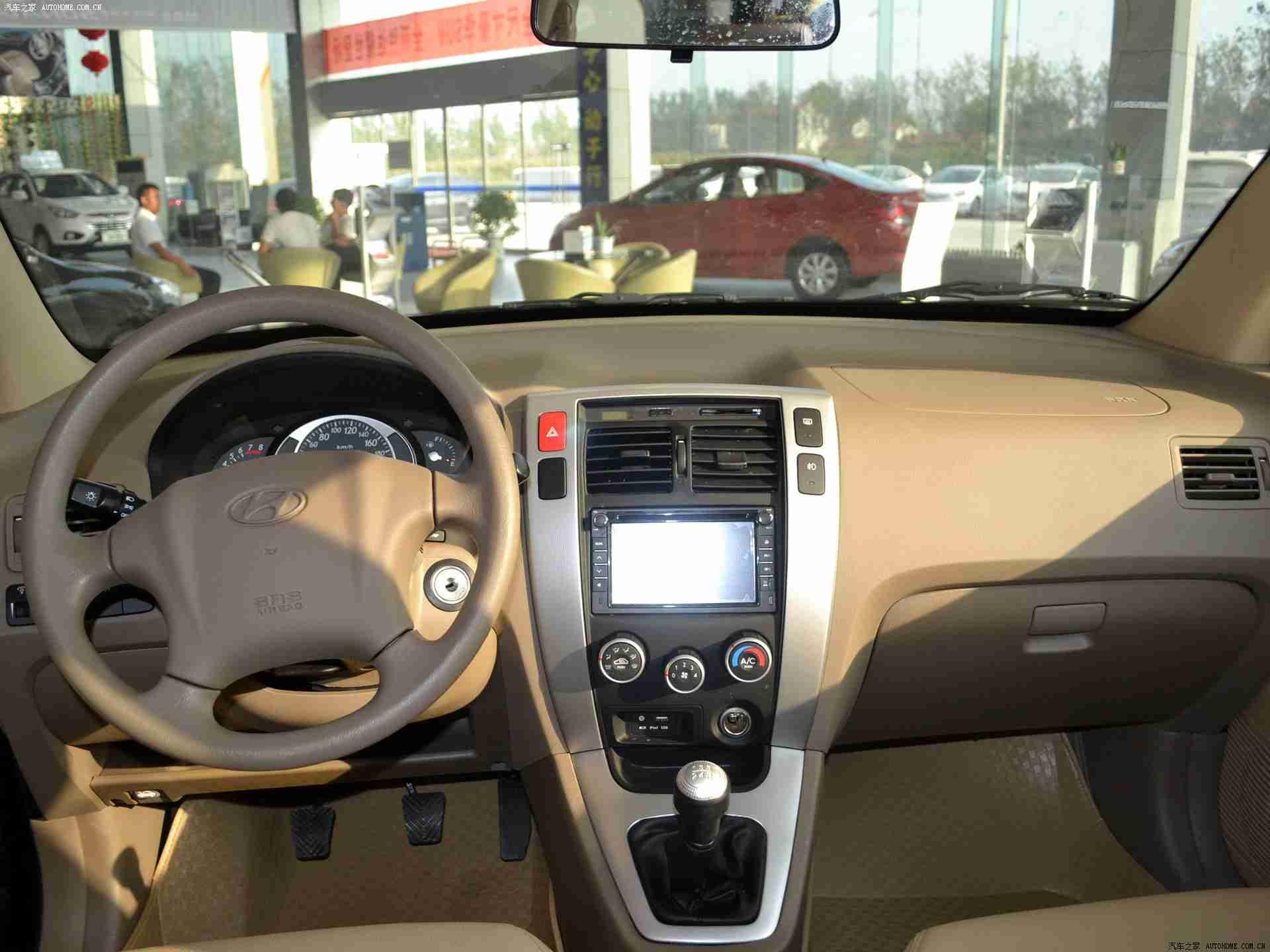 色中色综合：新能源汽车技术革新：续航性能大比拼，设计智能两开花，引领未来出行盛宴-1