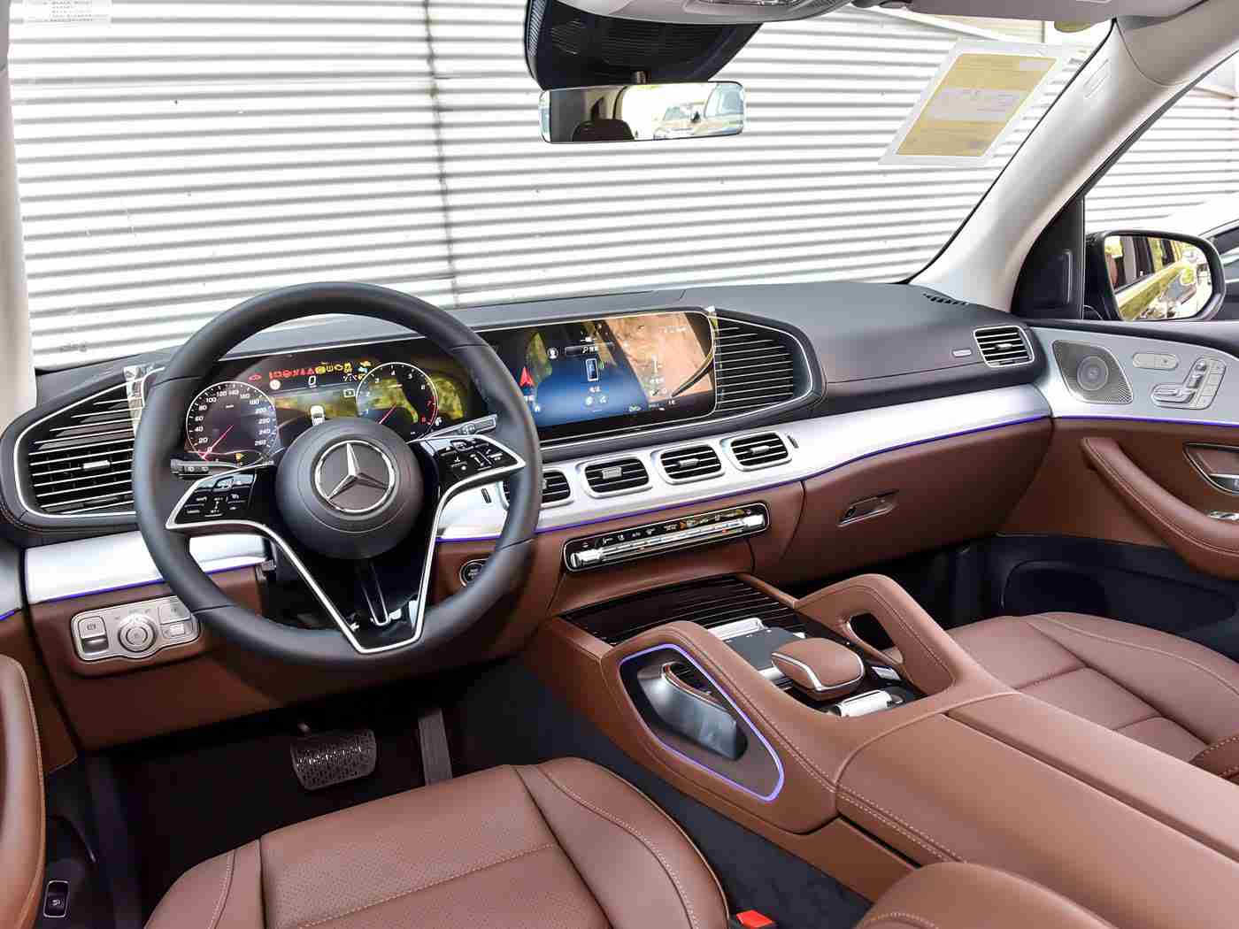 黄色appoppo:OPPO新品亮相:时尚智能,动力强劲,安全守护,引领汽车新潮流-1