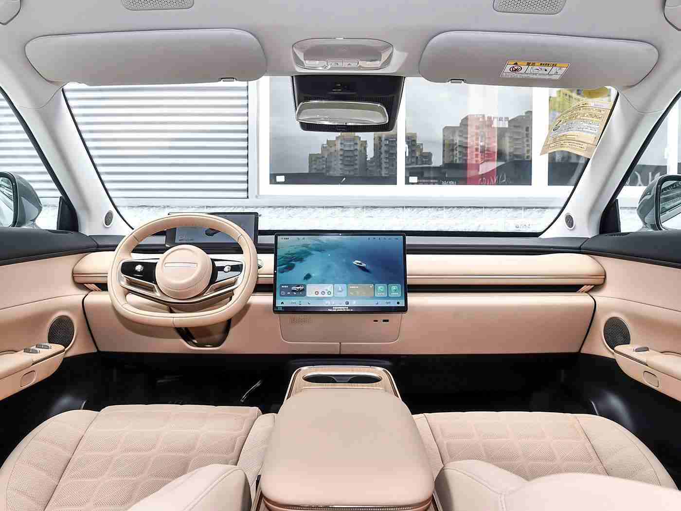 国产成人看片：驰骋都市，时尚动力，安全舒享——国产新锐SUV引领潮流-1