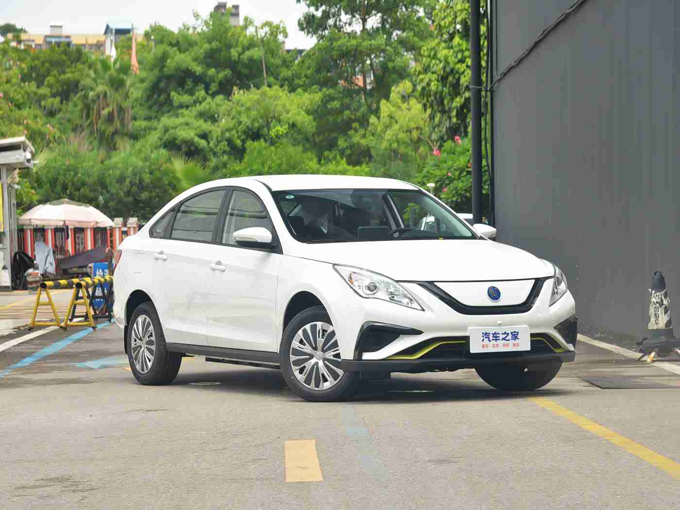 阿娇与冠希13分钟49秒的含义：时尚动力，智领未来，阿娇冠希演绎新潮流-1