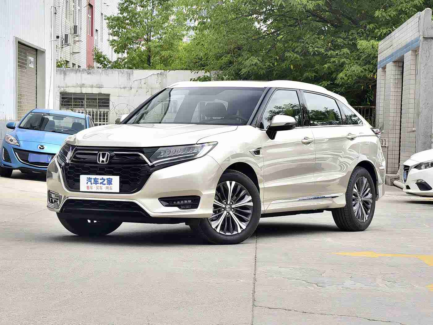 男人和女人在床的app：驾驶新风尚，语音娱乐领航智能出行-1