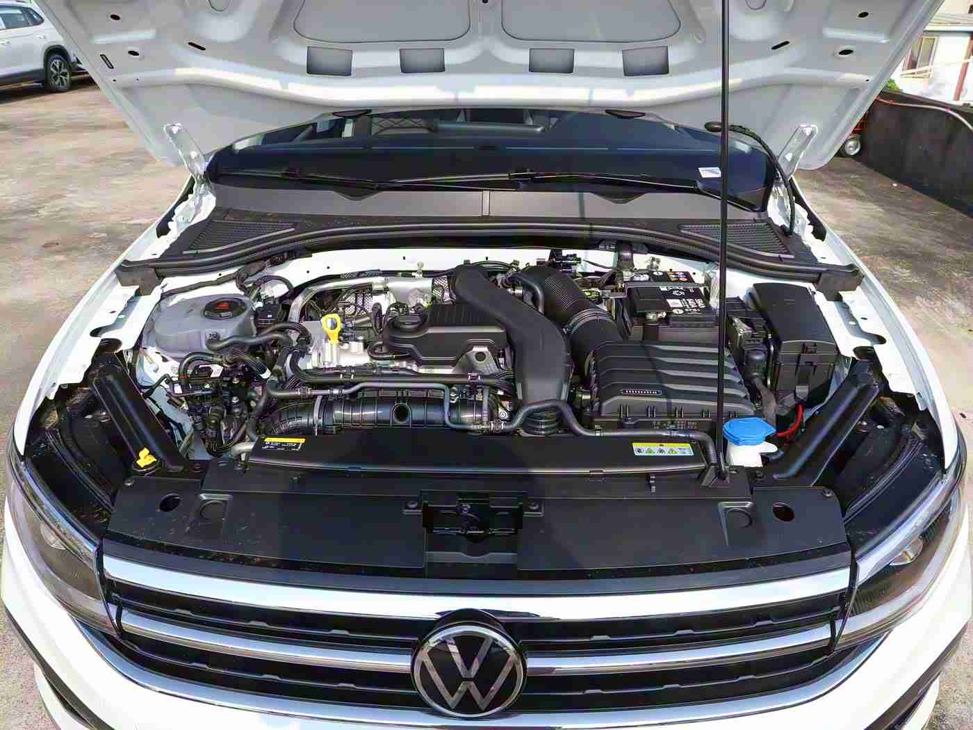 女同学把内裤掀起来打屁股：全新SUV校园挑战秀引关注，智能科技助力安全驾驶体验-1