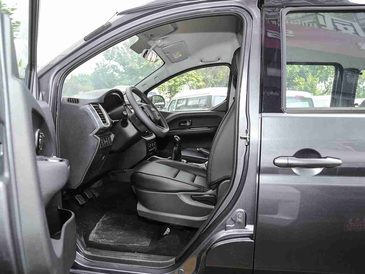 色多多黄：汽车新宠儿，“色多多黄”车漆引领时尚潮流，销量飙升引关注-4