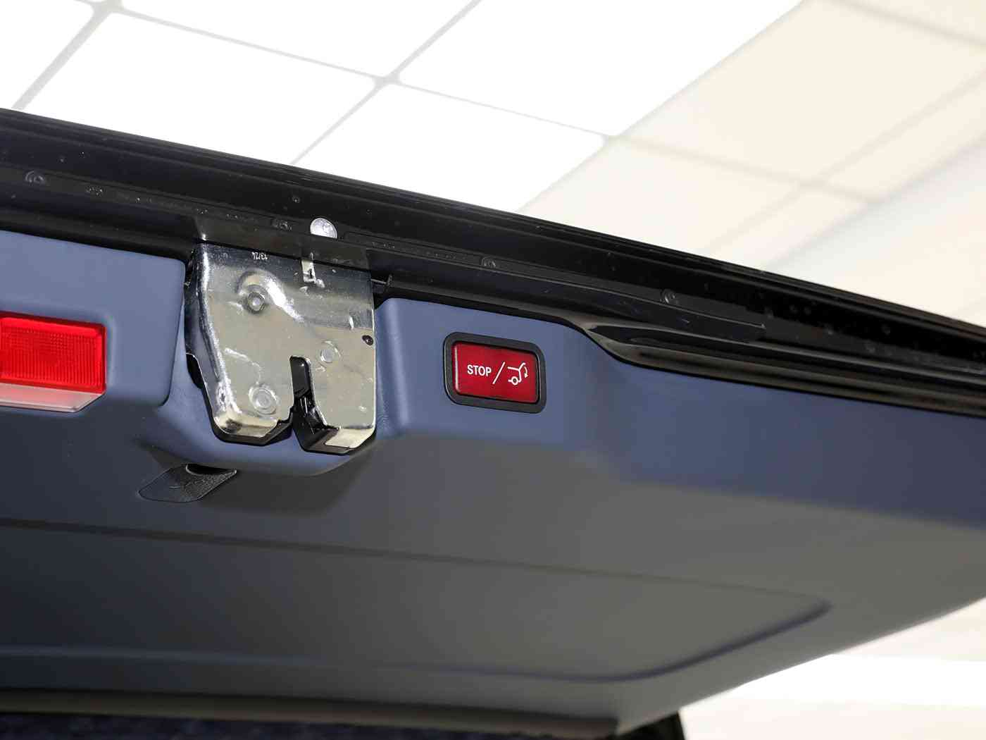 男生和女生搞基软件：智能驾驶社交新篇章，汽车应用创新引领出行未来-3