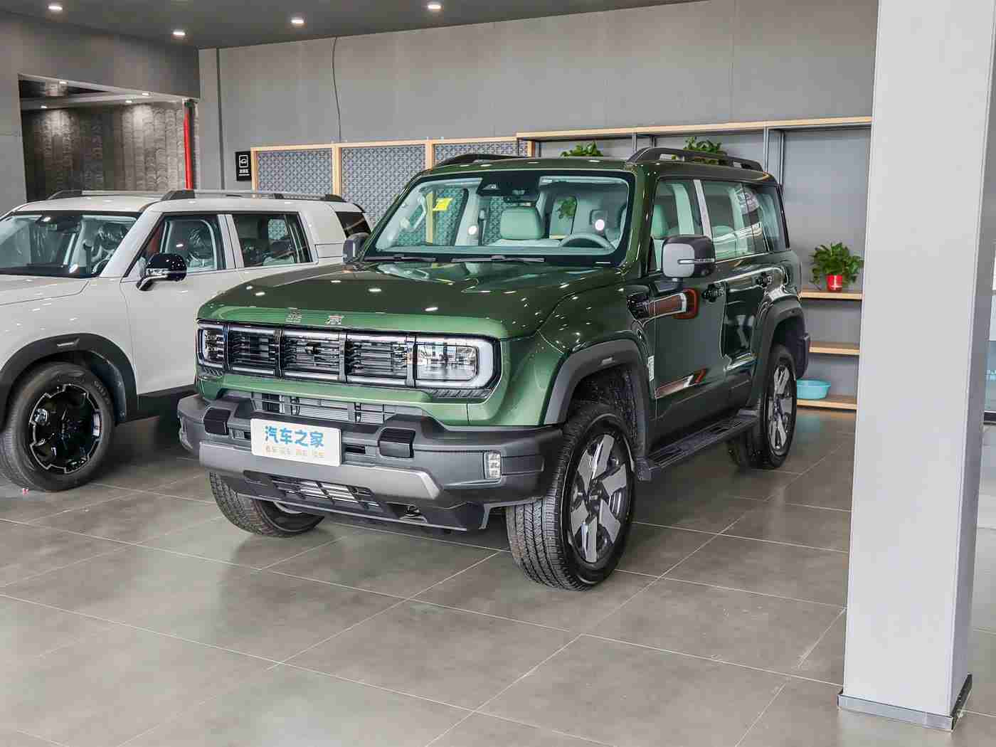 阿娇陈冠希13分49秒无删减：新能源汽车续航惊人，智能配置领先，外观时尚，价格亲民，绿色出行新时代已来-2