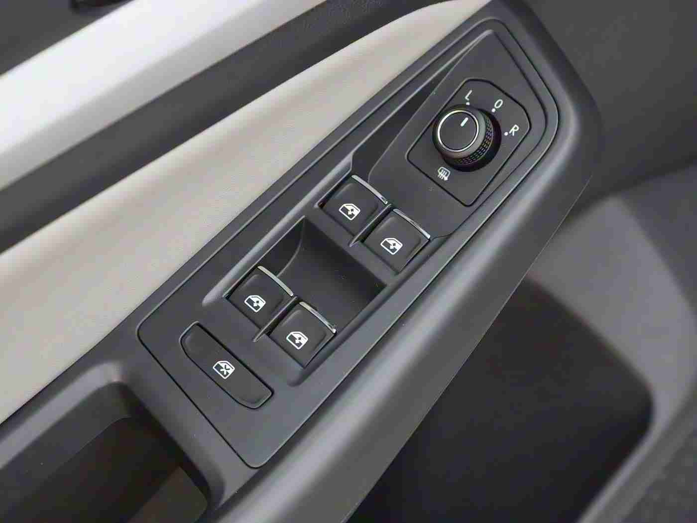 禁用软件：汽车智能化浪潮下：知名品牌“禁用软件”事件引发安全隐私双重关注-4