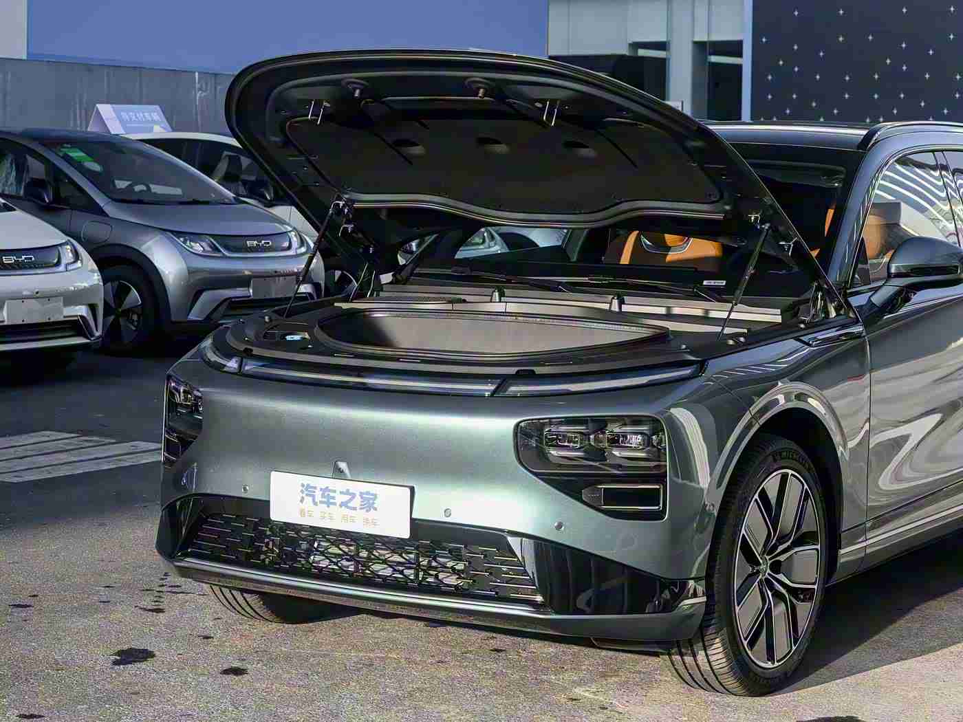 国产乱色：国产汽车设计新潮流：“乱色”美学引领行业变革-1