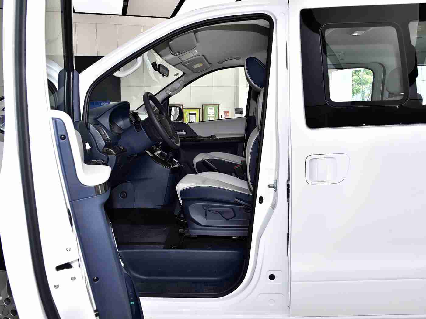 国产四区：汽车四域新篇章，创新驱动未来辉煌-4