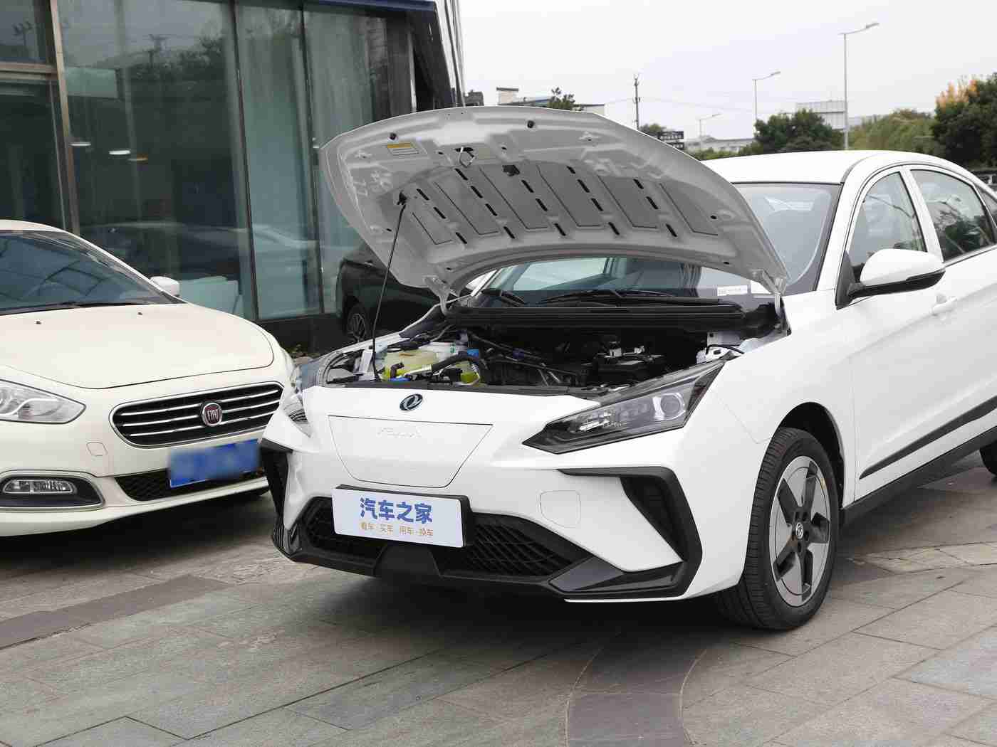 陈冠希阿娇13分49秒：明星跨界引关注，汽车盛宴启新篇-1